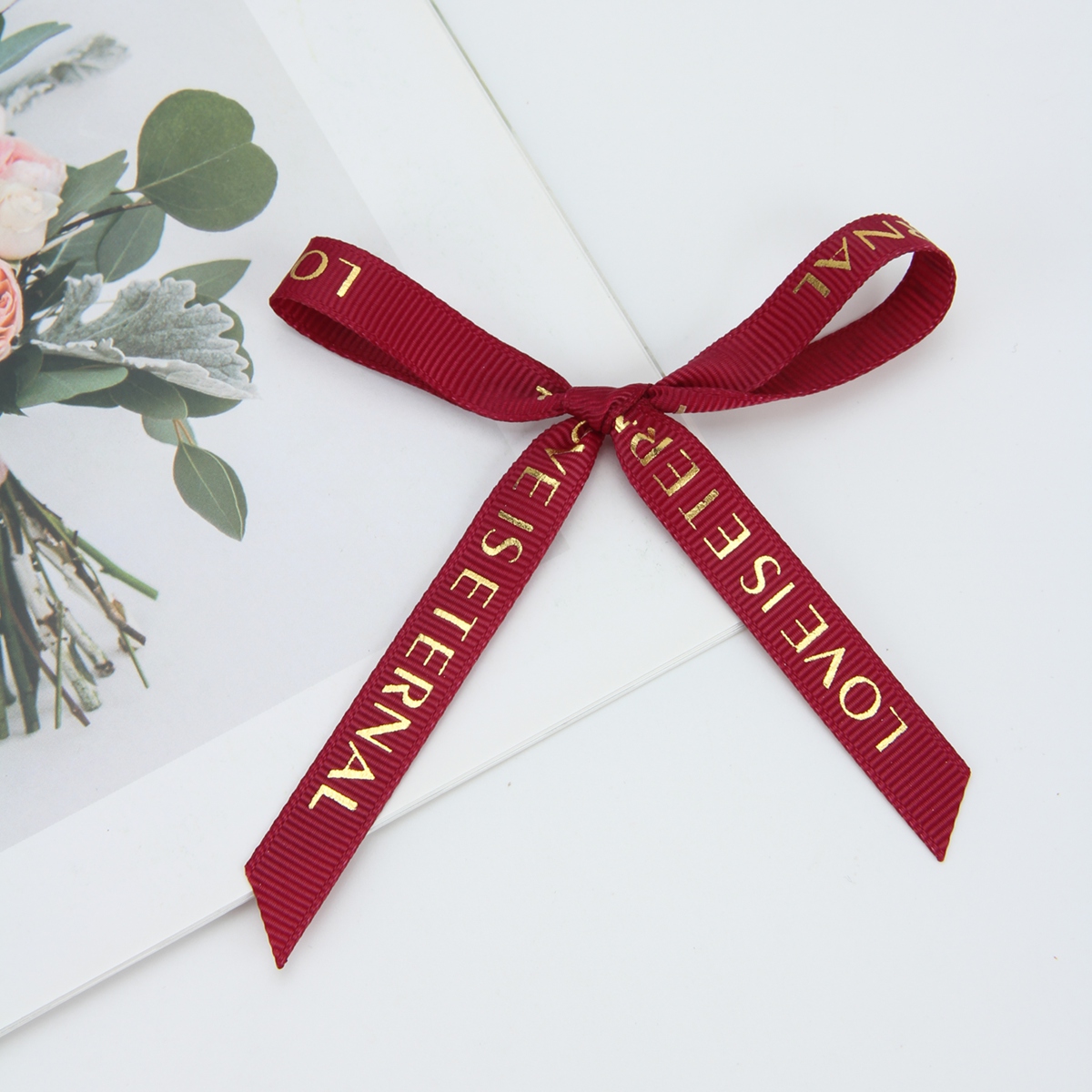 Gold-embossed ribbon bow, gift packaging details Picture