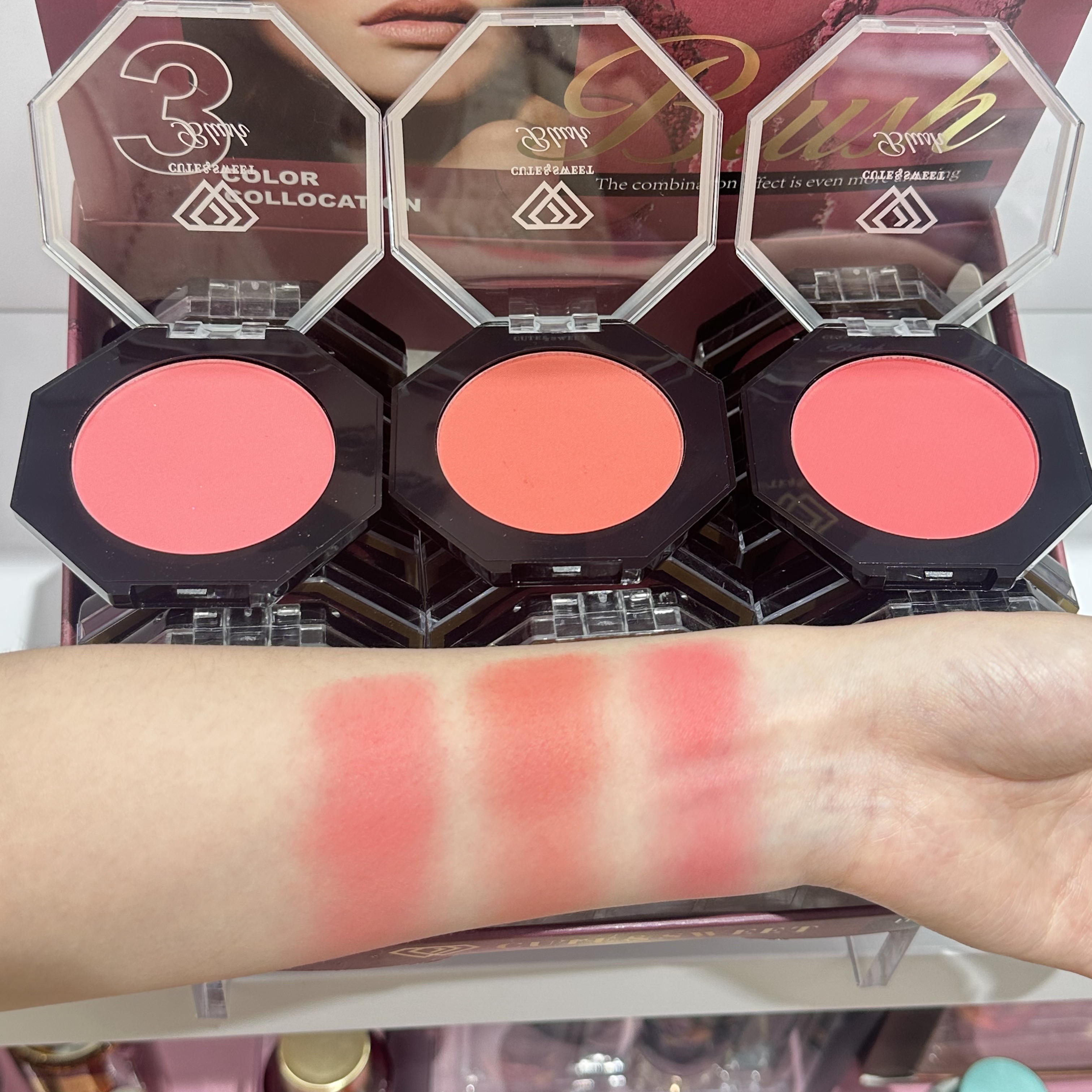  HSM 工厂店铺直销 新款 腮红  blush 完美妆容的点睛之笔  质地柔软 轻薄自然 提亮肤色 自然妆效 丝滑好晕