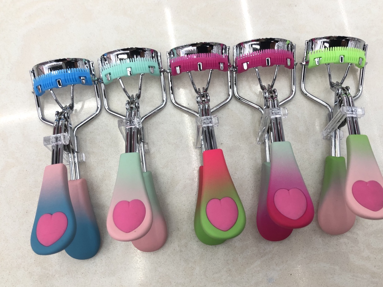 带梳桃心贴柄渐变色睫毛夹美妆工具02