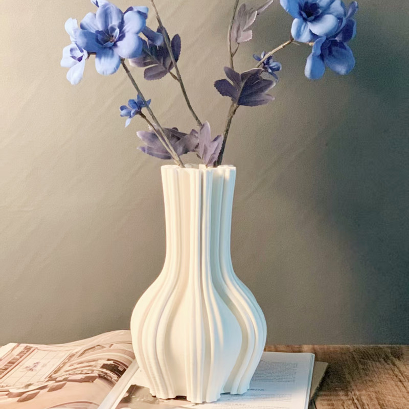 A light luxury white ceramic vase with an artistic sense and 3D silk flower arrangement for the front desk of the hotel entrance counter and the reception room