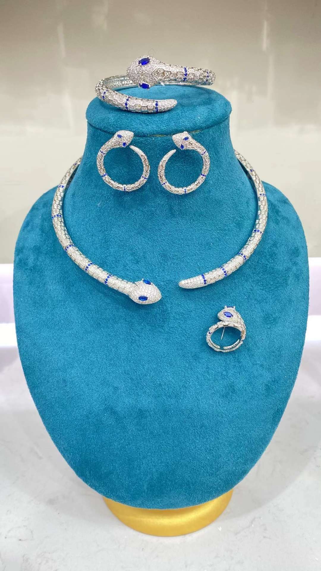 حرفة الموضة بسيطة و أنيقة detail image 3