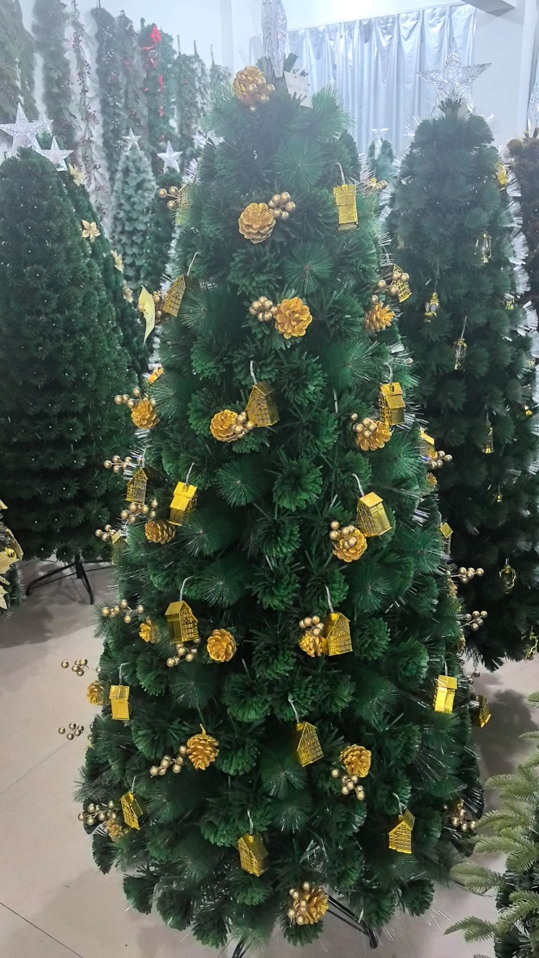 厂家直销圣诞树，圣诞藤条，圣诞花环。白底实物图