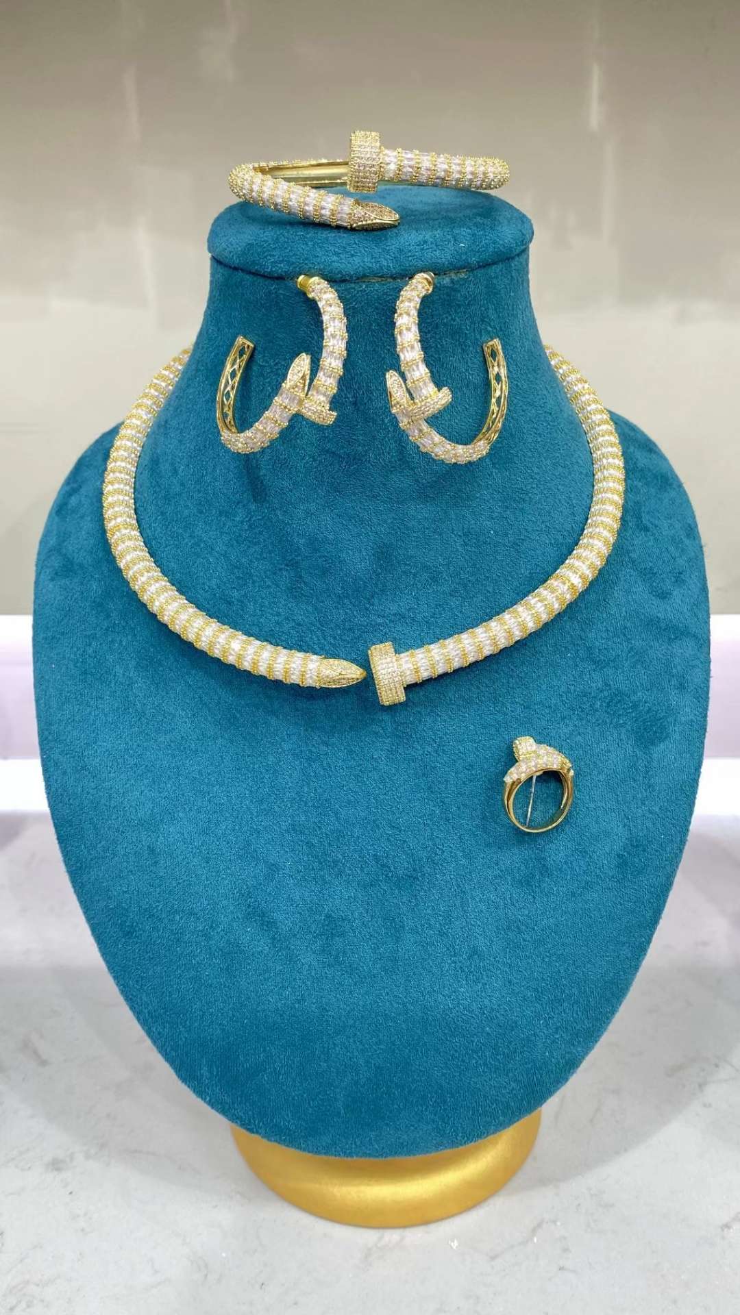 حرفة الموضة بسيطة و أنيقة detail image 4