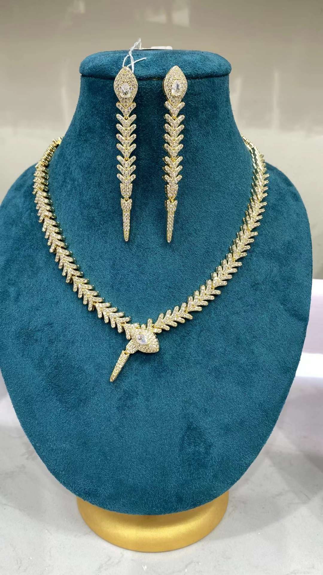 حرفة الموضة بسيطة و أنيقة details Picture