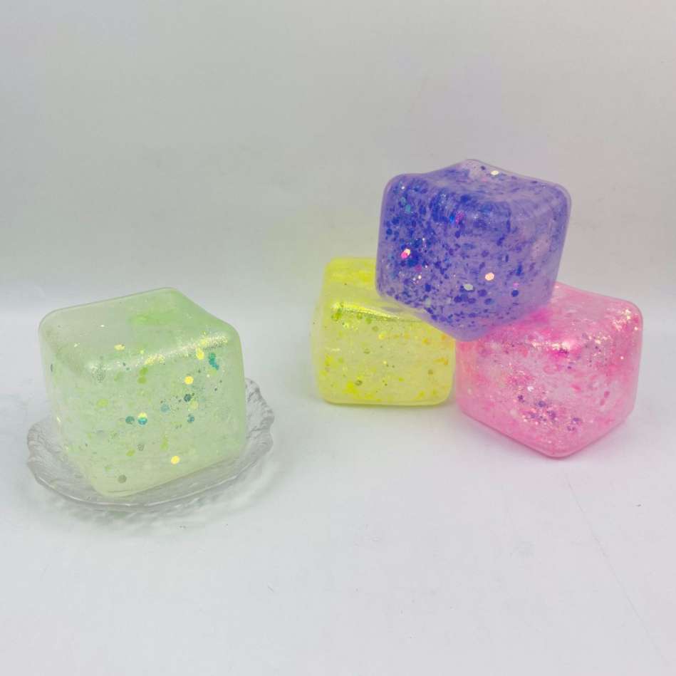 The new stress-relieving toy Water Cube, a popular online release tool, features a realistic ice cube and creative stress-relieving blocks Specification image