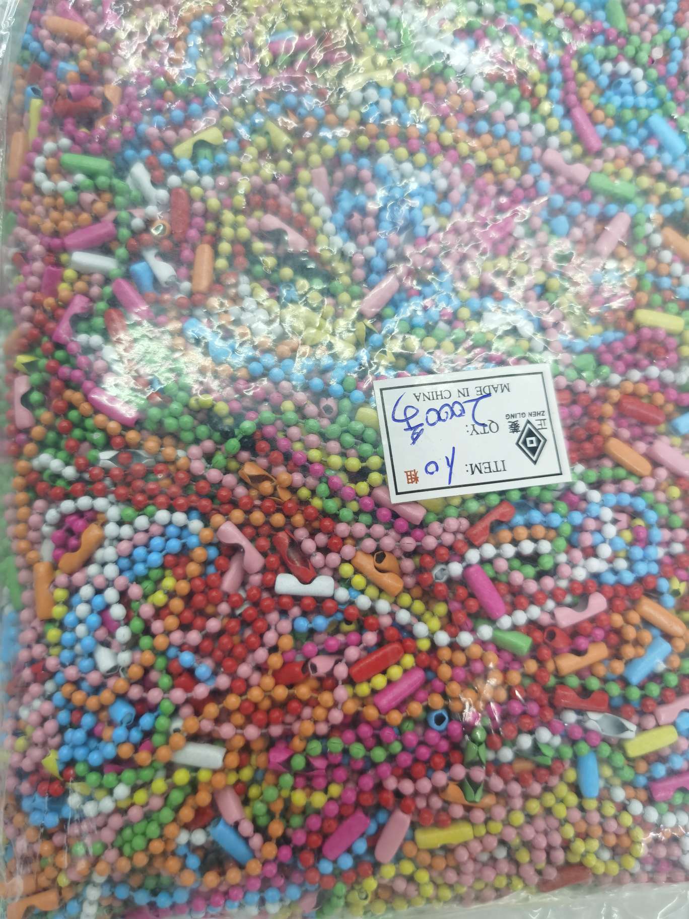 关键词：饰品 其他饰品配件 新

标题参考：

时尚简约饰品配件 新款百搭潮流手工DIY材料 创意个性装饰搭配