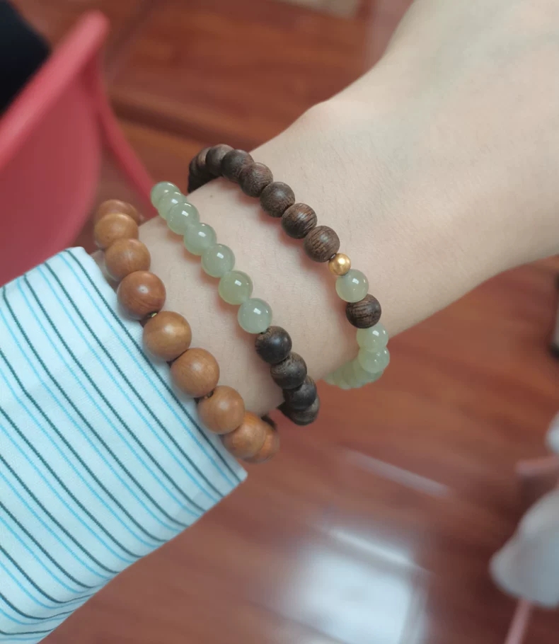 6mm double-ring bracelet, wooden bracelet, agarwood, Hetian jade, half mountain and half water, rare agarwood, seeking wealth and good fortune, 9 points submerged, natural log, can be collected, 7A grade Hetian jade, green mountains and clear waters, warm scenic area, circulation place, best-selling copper, ancient method Specification image