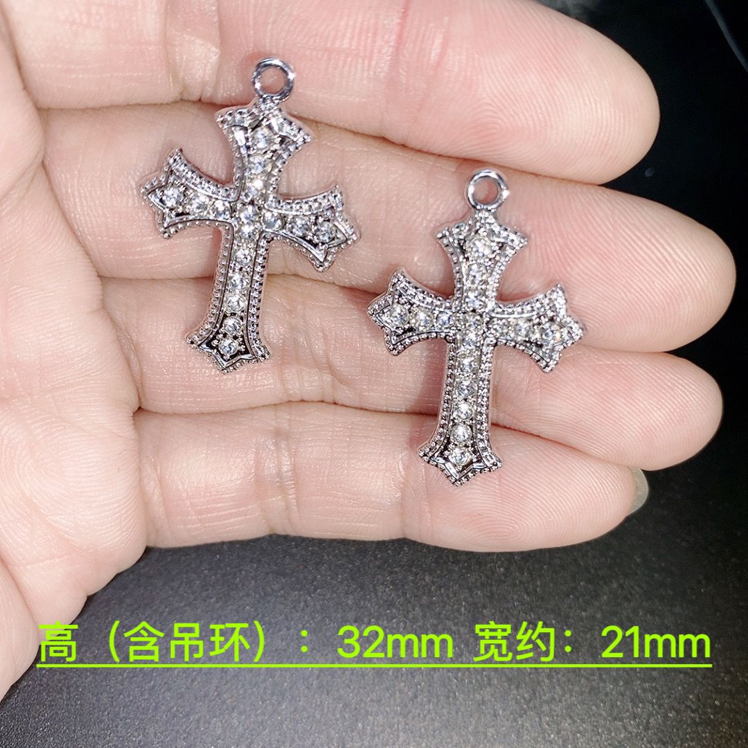 Fashionable and trendy jewelry accessories with unique designs and other jewelry accessories beautifully embellish your life detail image 4