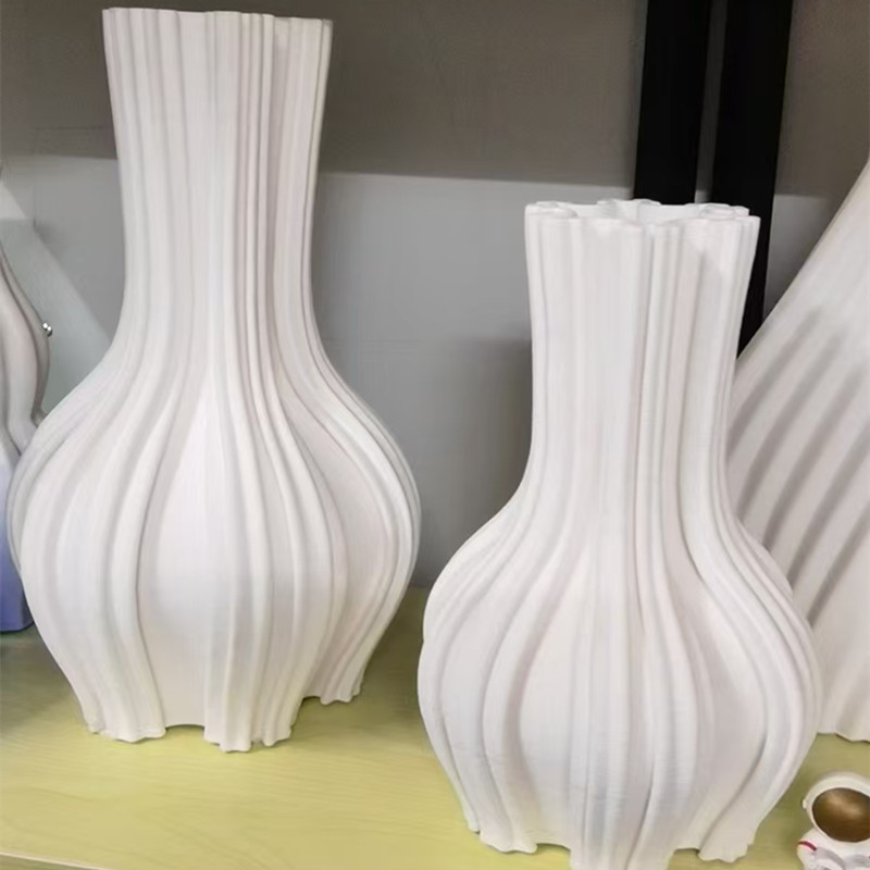 A light luxury white ceramic vase with an artistic sense and 3D silk flower arrangement for the front desk of the hotel entrance counter and the reception room Item Picture