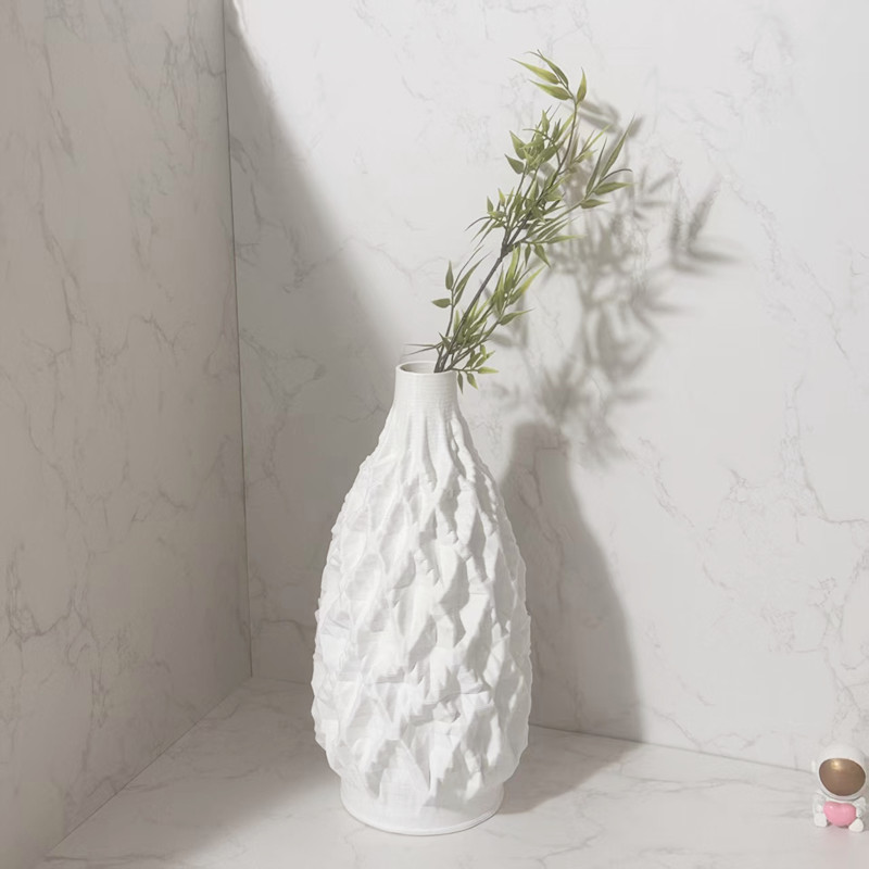 A light luxury white ceramic vase with an artistic sense and 3D silk flower arrangement for the front desk of the hotel entrance counter and the reception room details Picture