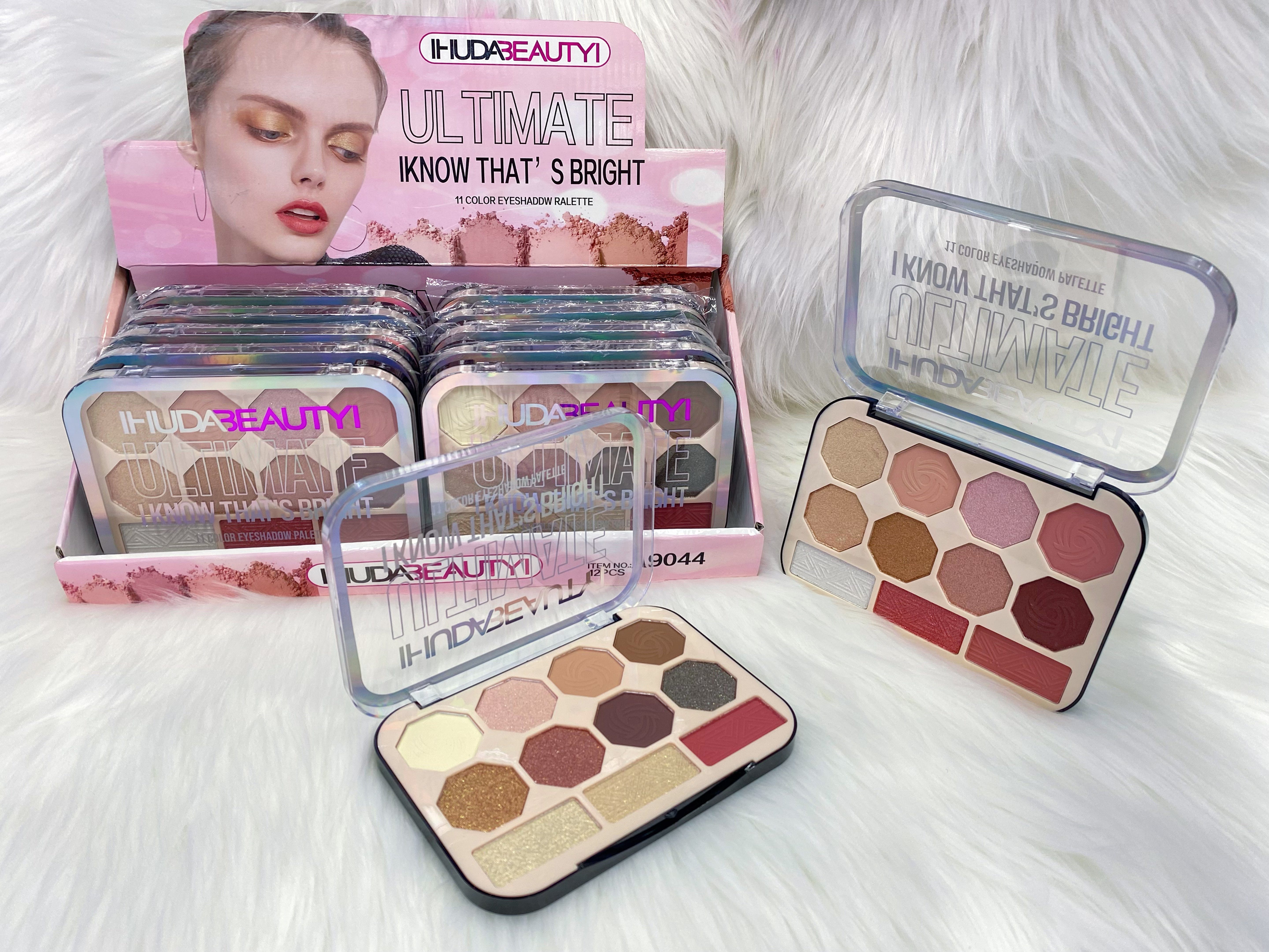 The new Ihuda Beauty II 11-color eyeshadow palette is waterproof, sweat-proof, easy to apply color, long-lasting and does not smudge full figure