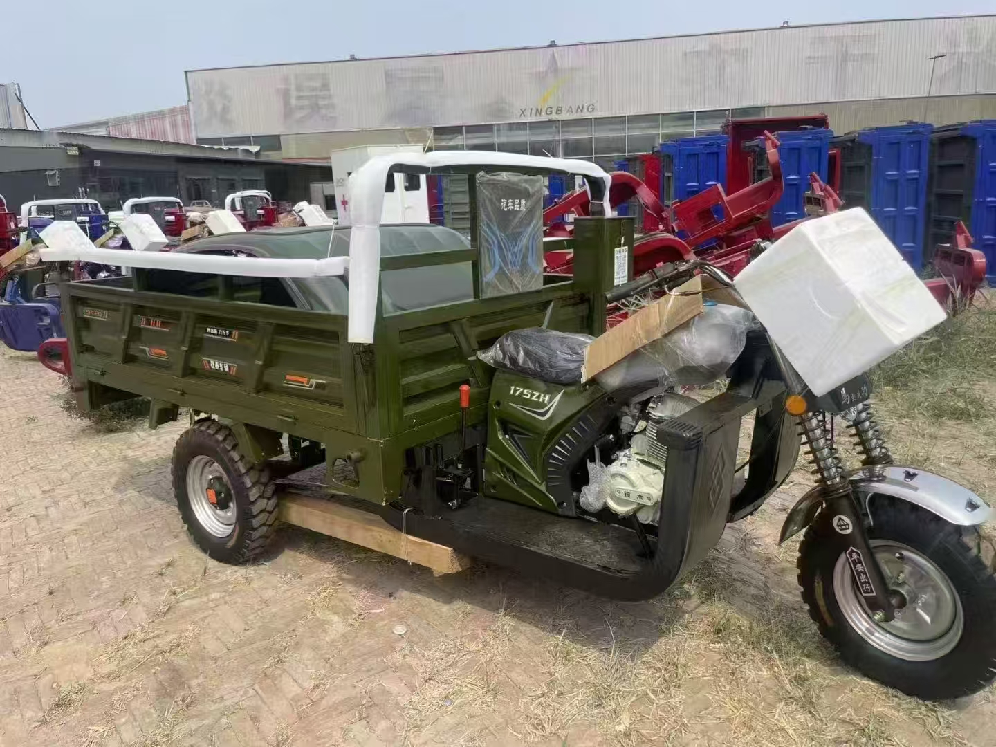 摩托三轮车  农用三轮车   载货三轮车  150   200CC 250CC 300CC动力摩托车 家用摩托三轮 细节图