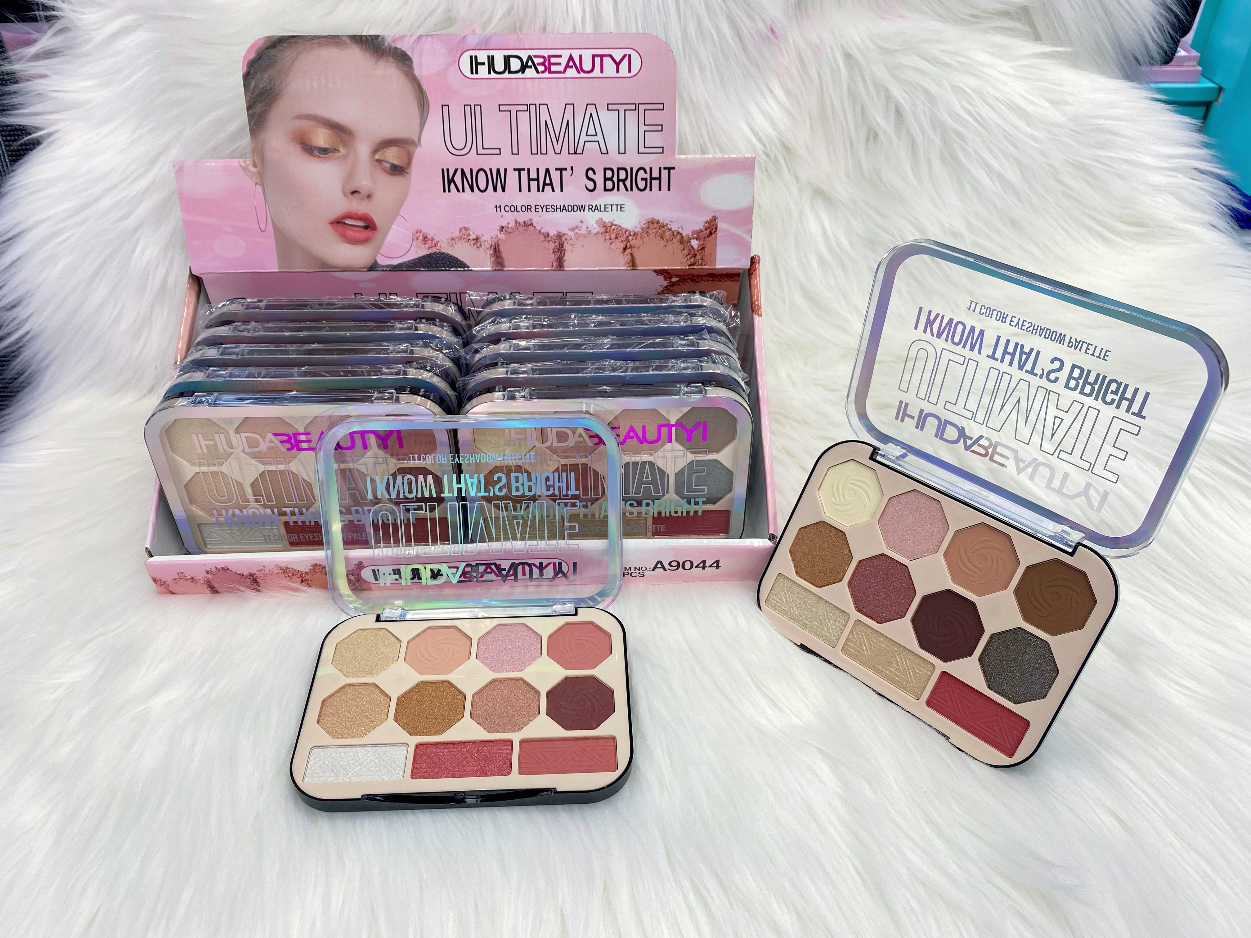 The new Ihuda Beauty II 11-color eyeshadow palette is waterproof, sweat-proof, easy to apply color, long-lasting and does not smudge Application Scenario