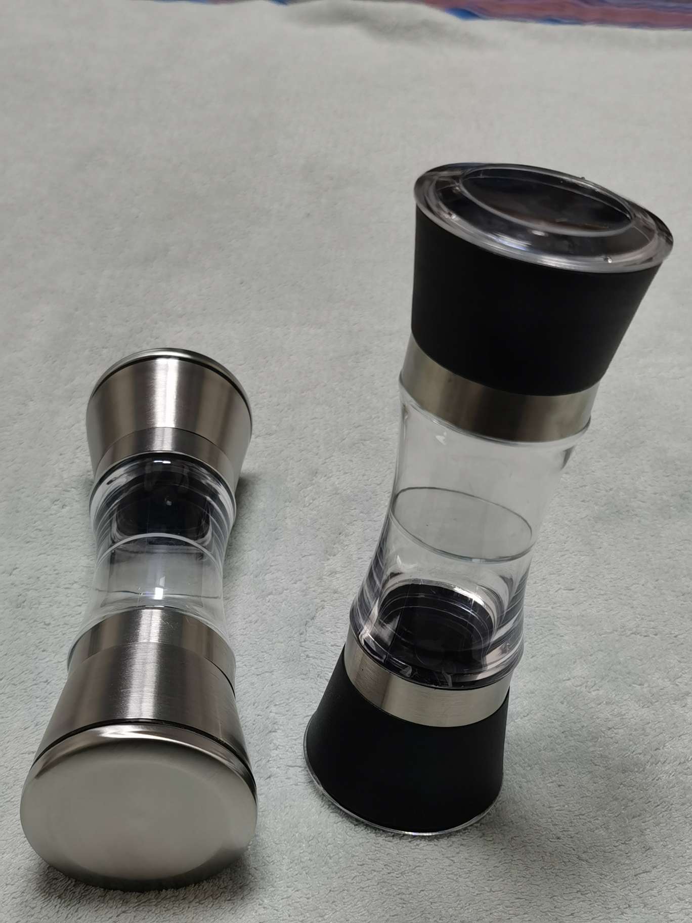 Pepper grinder, double-head manual sea salt and Sichuan pepper grain grinding bottle, black and white pepper powder magic tool, seasoning bottle and jar, freshly ground oil can, spray and pour integrated oil can, oil sprayer, massage, one-time quantitative oil suction bottle details Picture