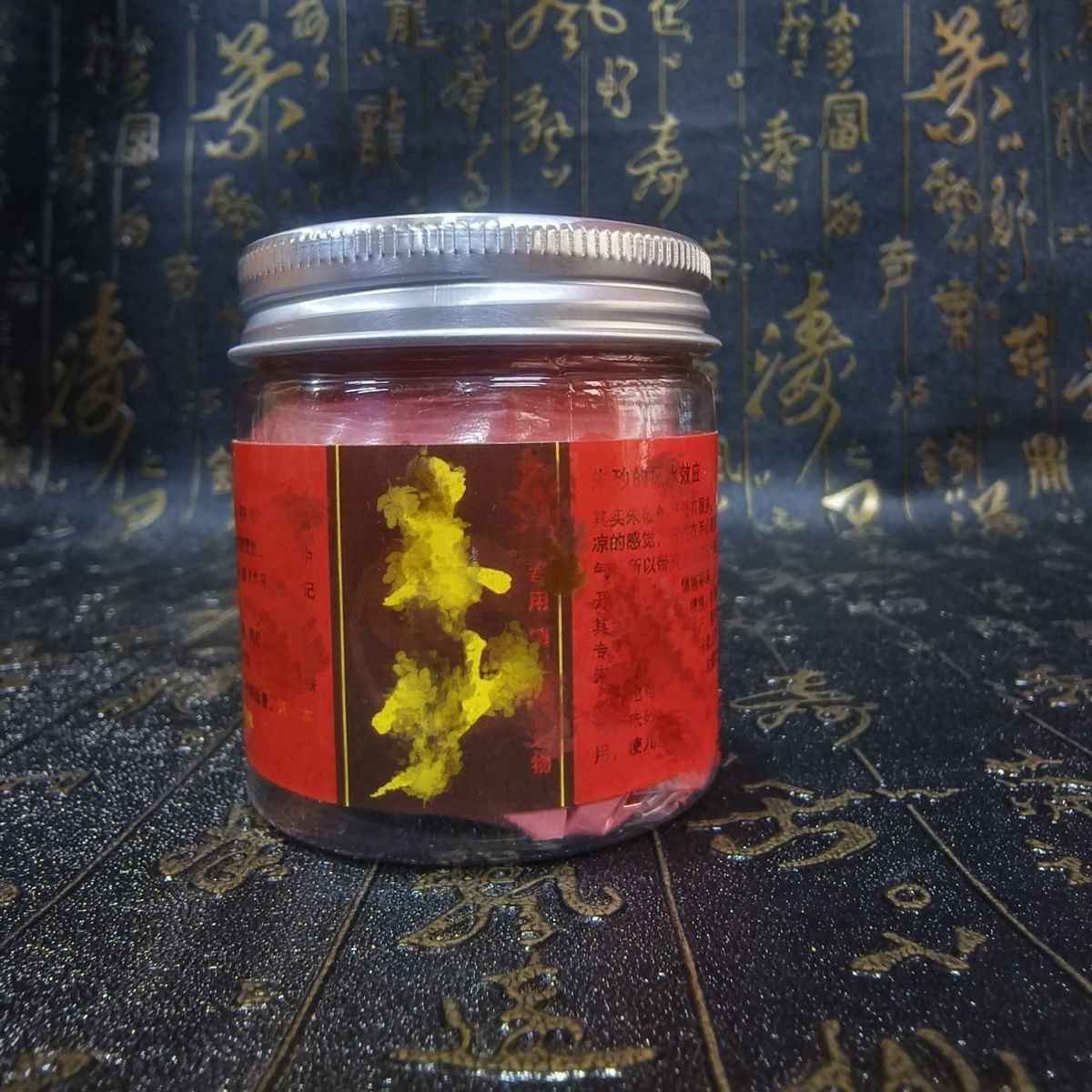 The bottle of the Diamond Clear Sand contains the golden Jade Clear Sand, the Six Realms of the Vajra Mantra, the true words of light, and is used for the incense burner ash Buddha details Picture