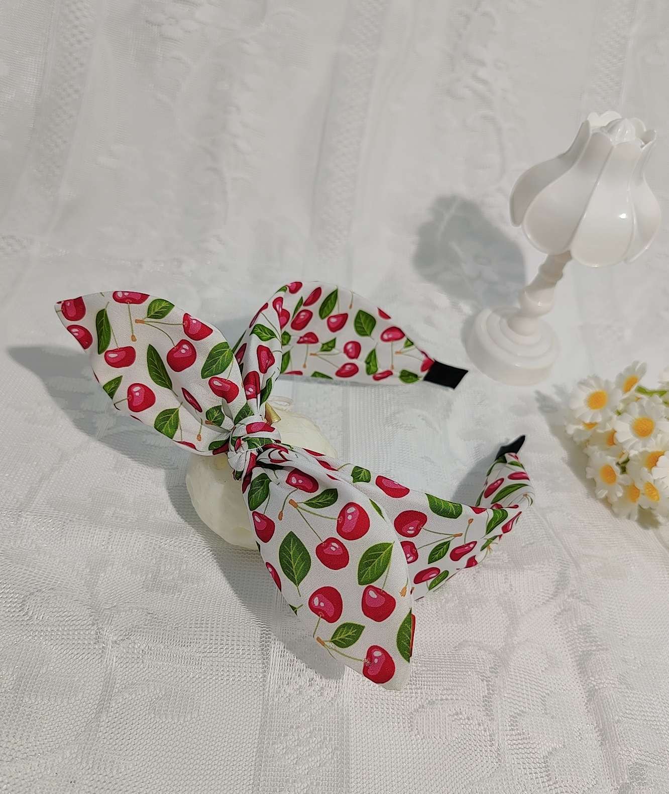 Cherry Princess headband, children's hair band, Korean cute anti-slip wide edge hairpin, baby girl headwear, simple parent-child style Application Scenario