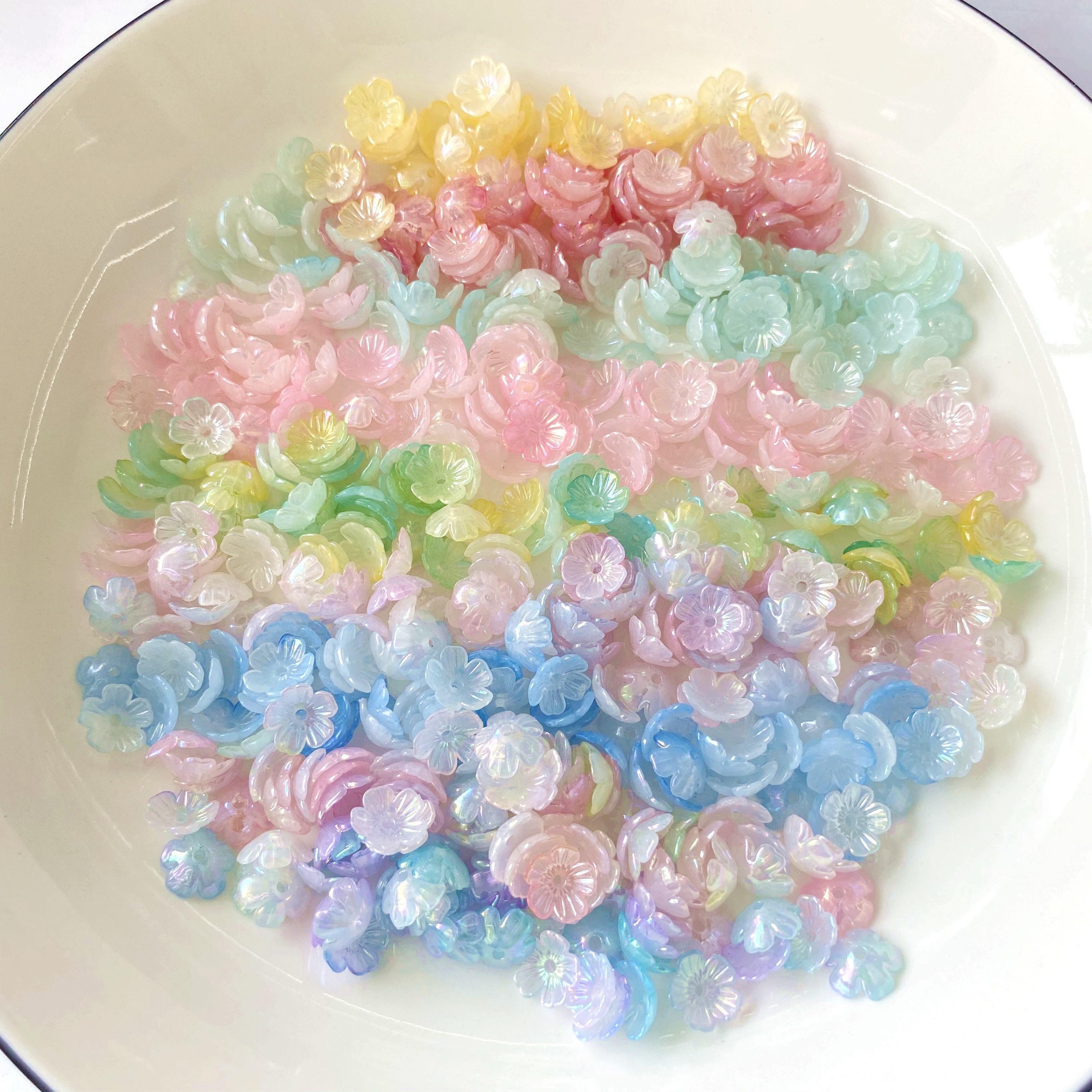 Acrylic two-color color-coated small five-petal flower creative diy/ beaded small ornaments, bracelet pendants, keychains, mobile phone pendants, accessory materials