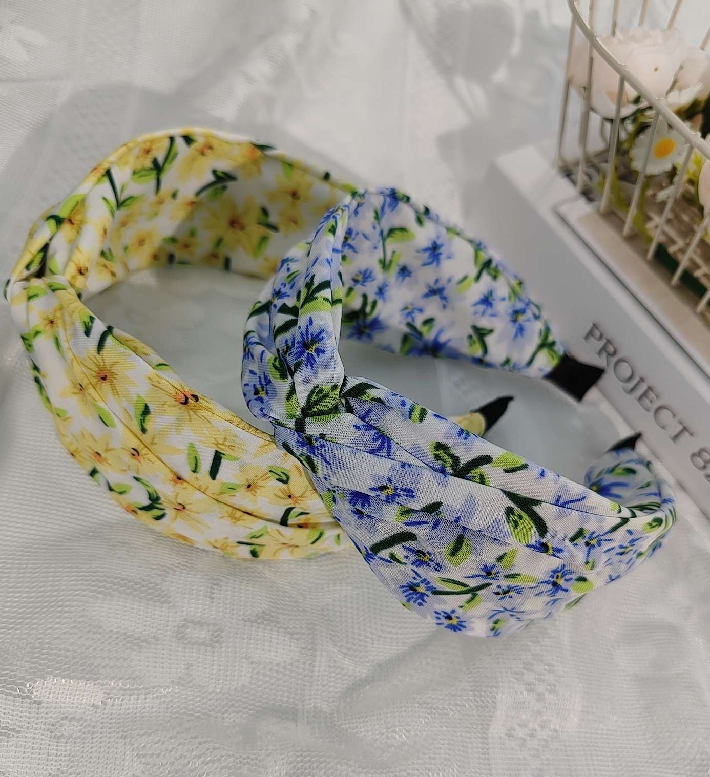 Korean retro cross-knotted hairband, fabric floral wide-edge headband, women's press hairpin headwear, elegant hairband hair accessory Specification image