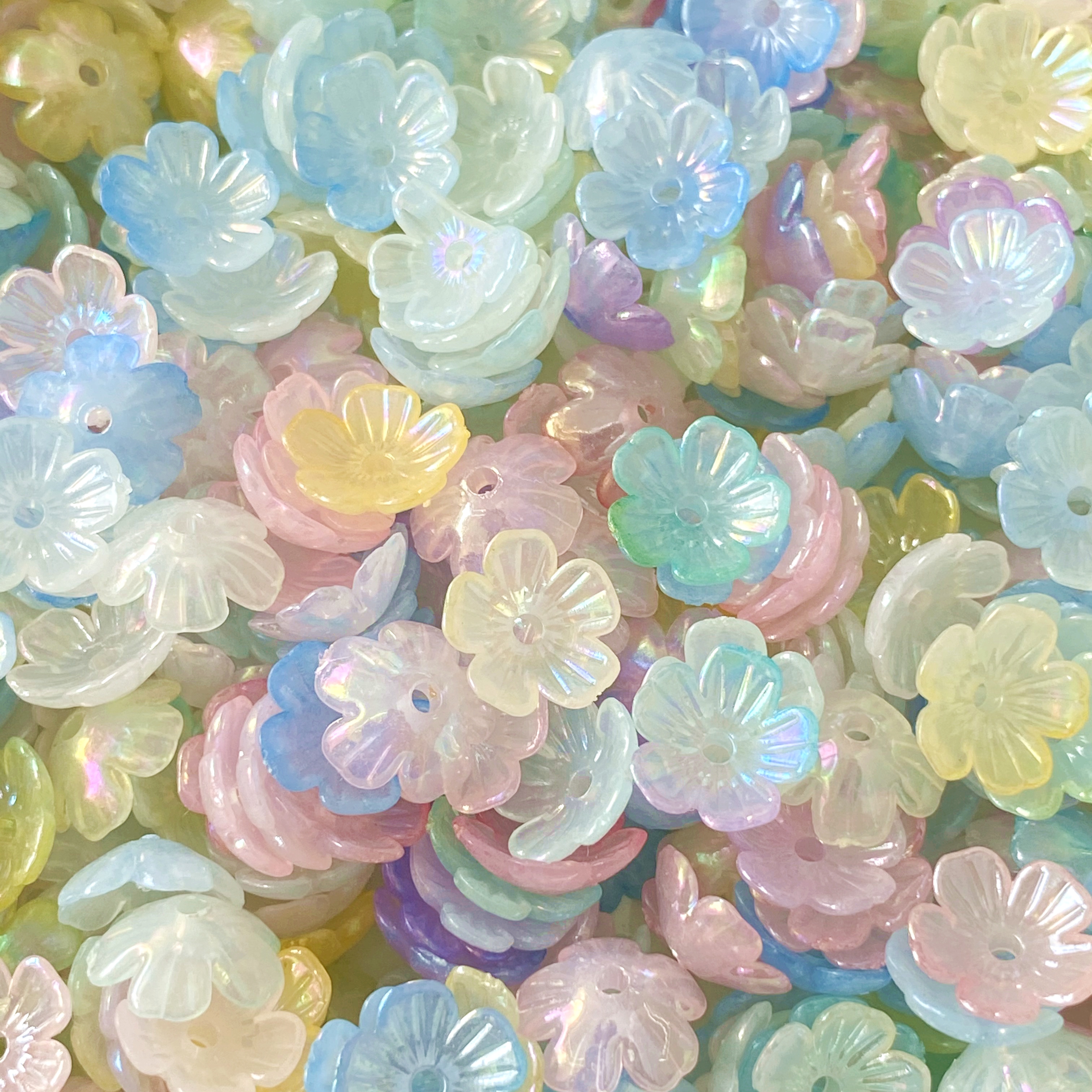 Acrylic two-color color-coated small five-petal flower creative diy/ beaded small ornaments, bracelet pendants, keychains, mobile phone pendants, accessory materials Item Picture