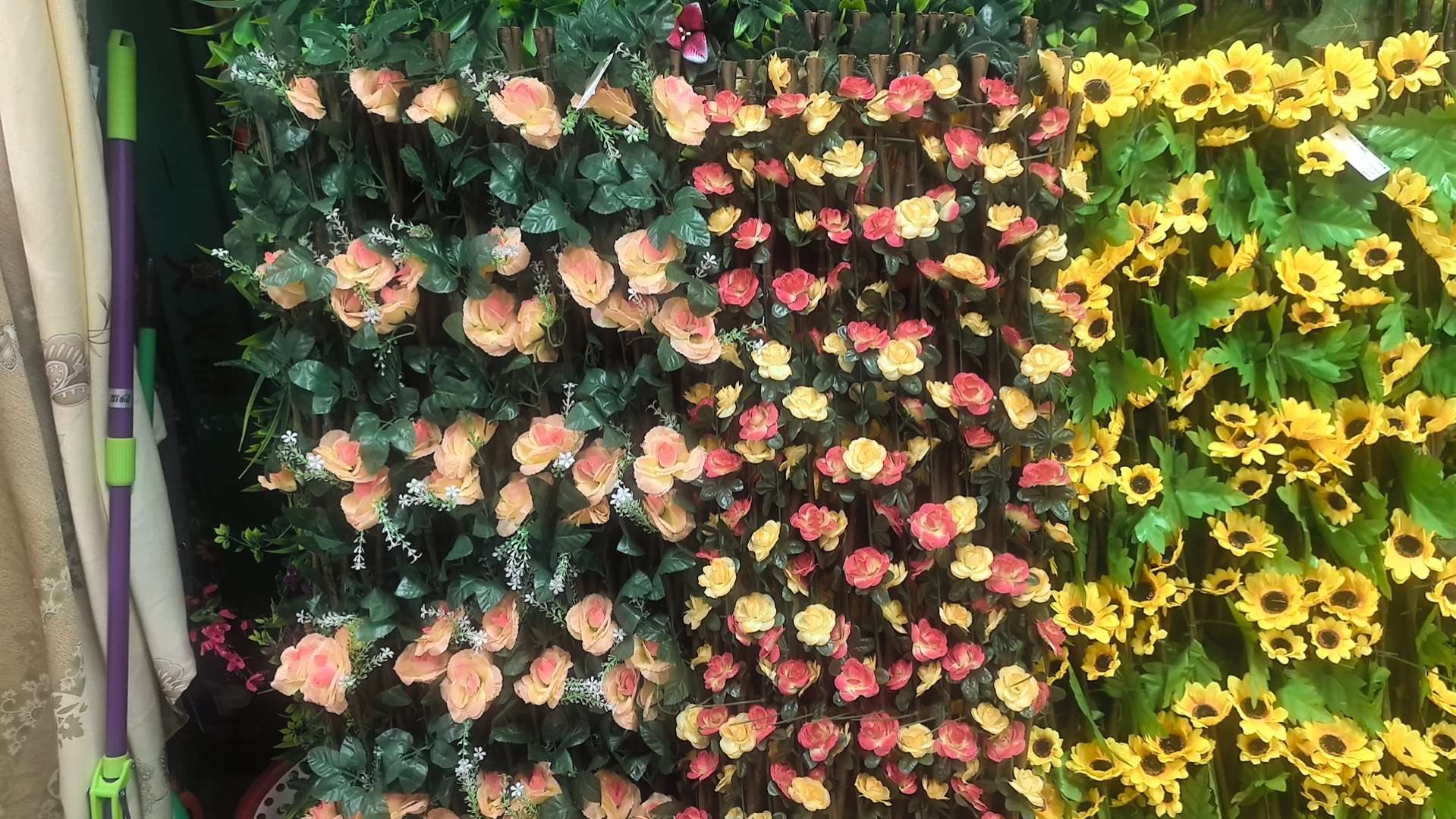 仿真草坪，仿真植物墙。仿真栅栏，仿真茅草