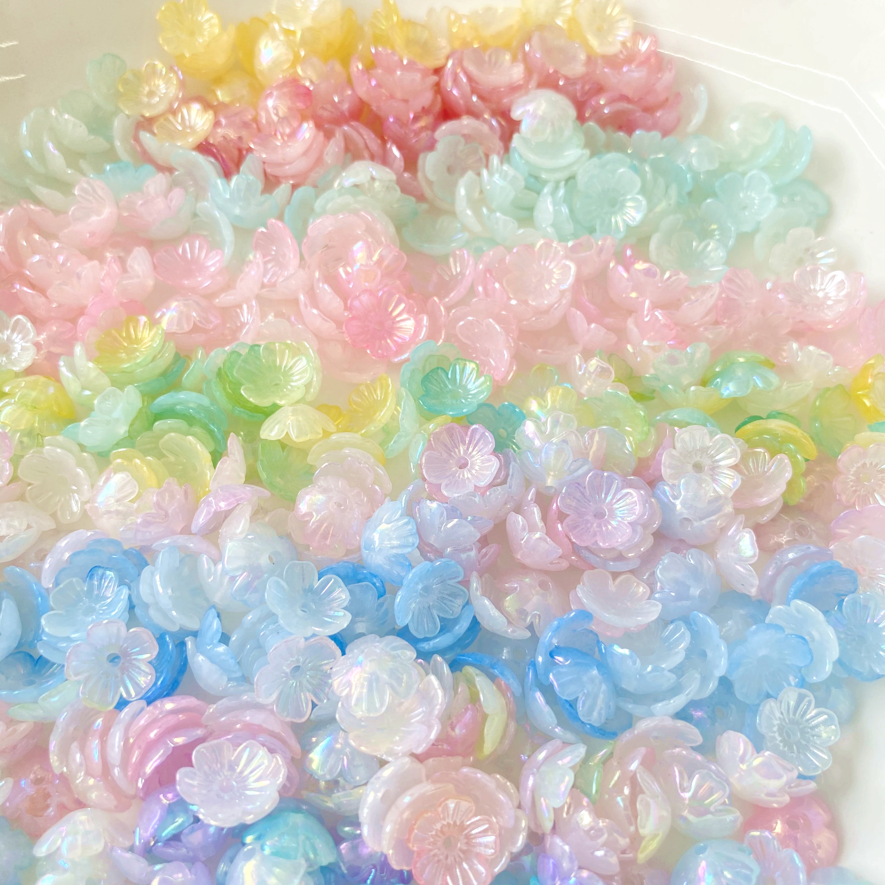 Acrylic two-color color-coated small five-petal flower creative diy/ beaded small ornaments, bracelet pendants, keychains, mobile phone pendants, accessory materials Specification image