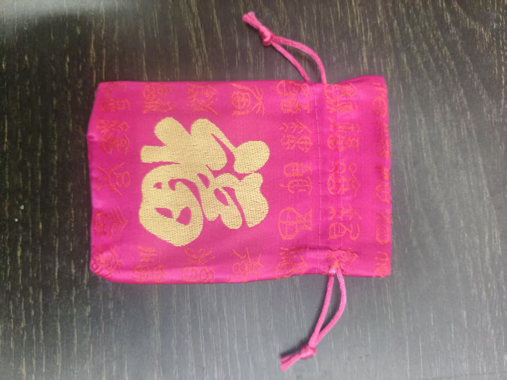 Domestic trend shipping fees are at your own expense. Embossed "Fu" character gift bags, accessory bags, gift packaging bags, drawstring bags, gauze bags, wedding candy packaging bags, yellow