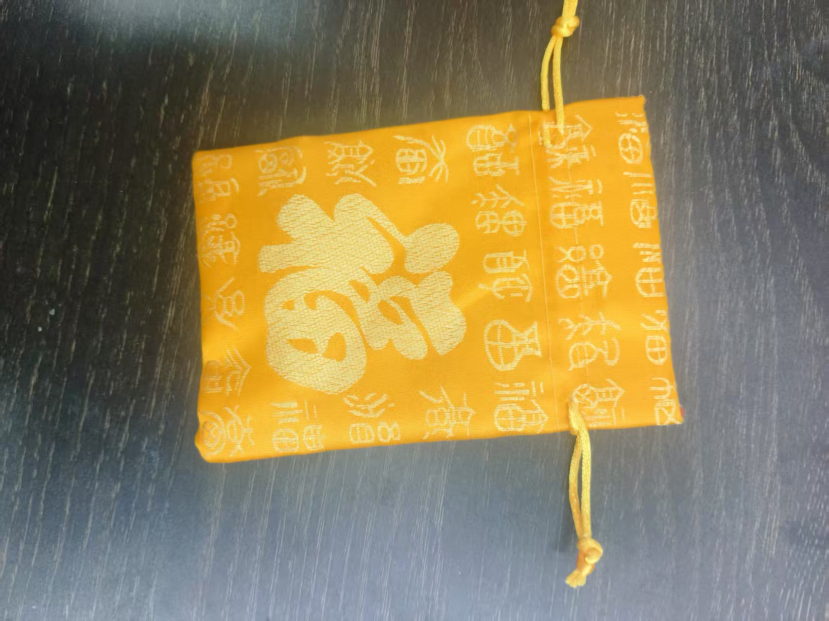 Domestic trend shipping fees are at your own expense. Embossed "Fu" character gift bags, accessory bags, gift packaging bags, drawstring bags, gauze bags, wedding candy packaging bags, yellow details Picture