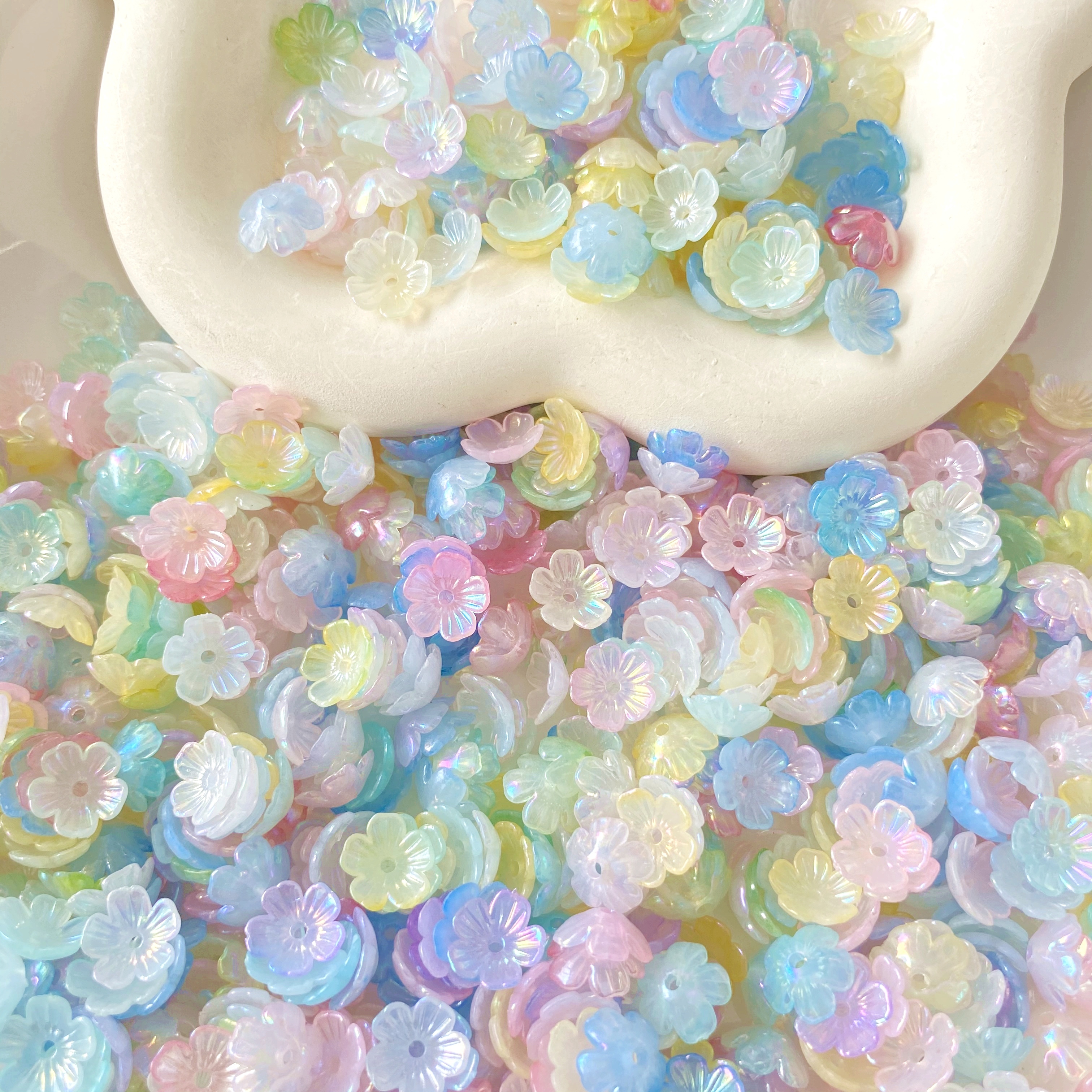 Acrylic two-color color-coated small five-petal flower creative diy/ beaded small ornaments, bracelet pendants, keychains, mobile phone pendants, accessory materials details Picture