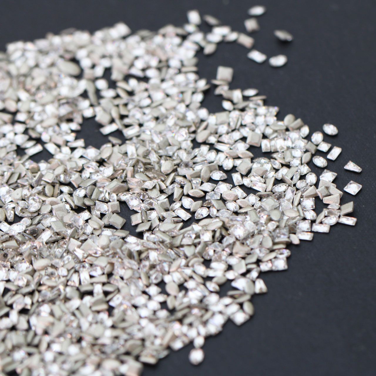 5A grade mini Zircon mixed set flat-bottomed beveled zircon, sparkling beveled irregular-shaped diamond, long horse eye diamond, diy nail art Application Scenario