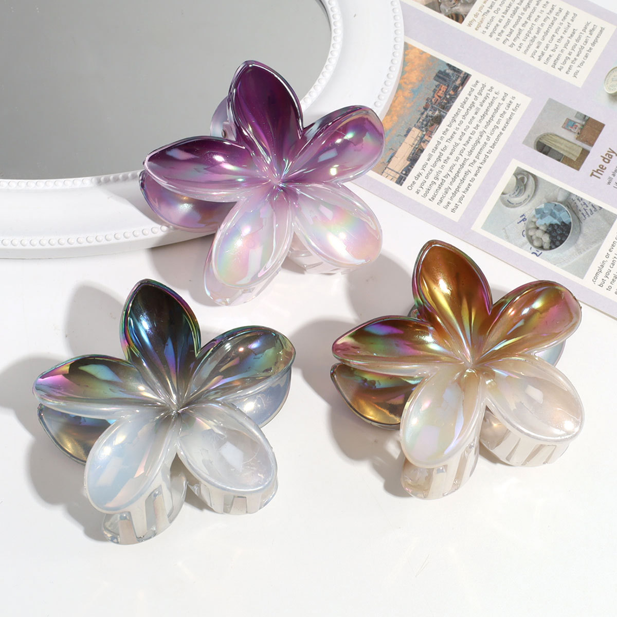 8CM流行鸡蛋花，双色UV电镀，实用鲨鱼夹，琳琳饰品新款上市发箍发箍发箍