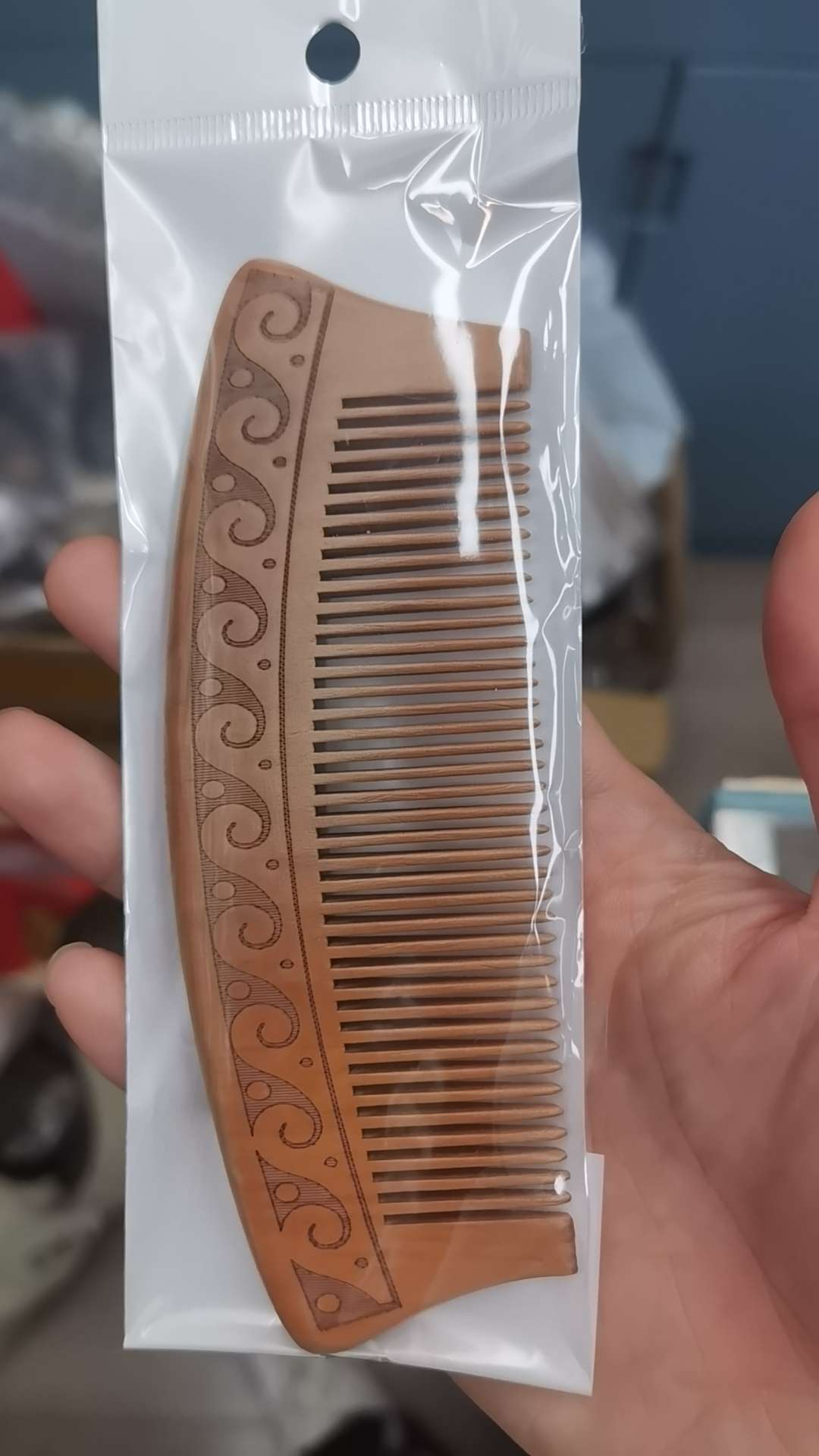 桃木梨木杏木梳便宜杂木梳9元店超市出口外贸热销可定制刻字刻花详情图3