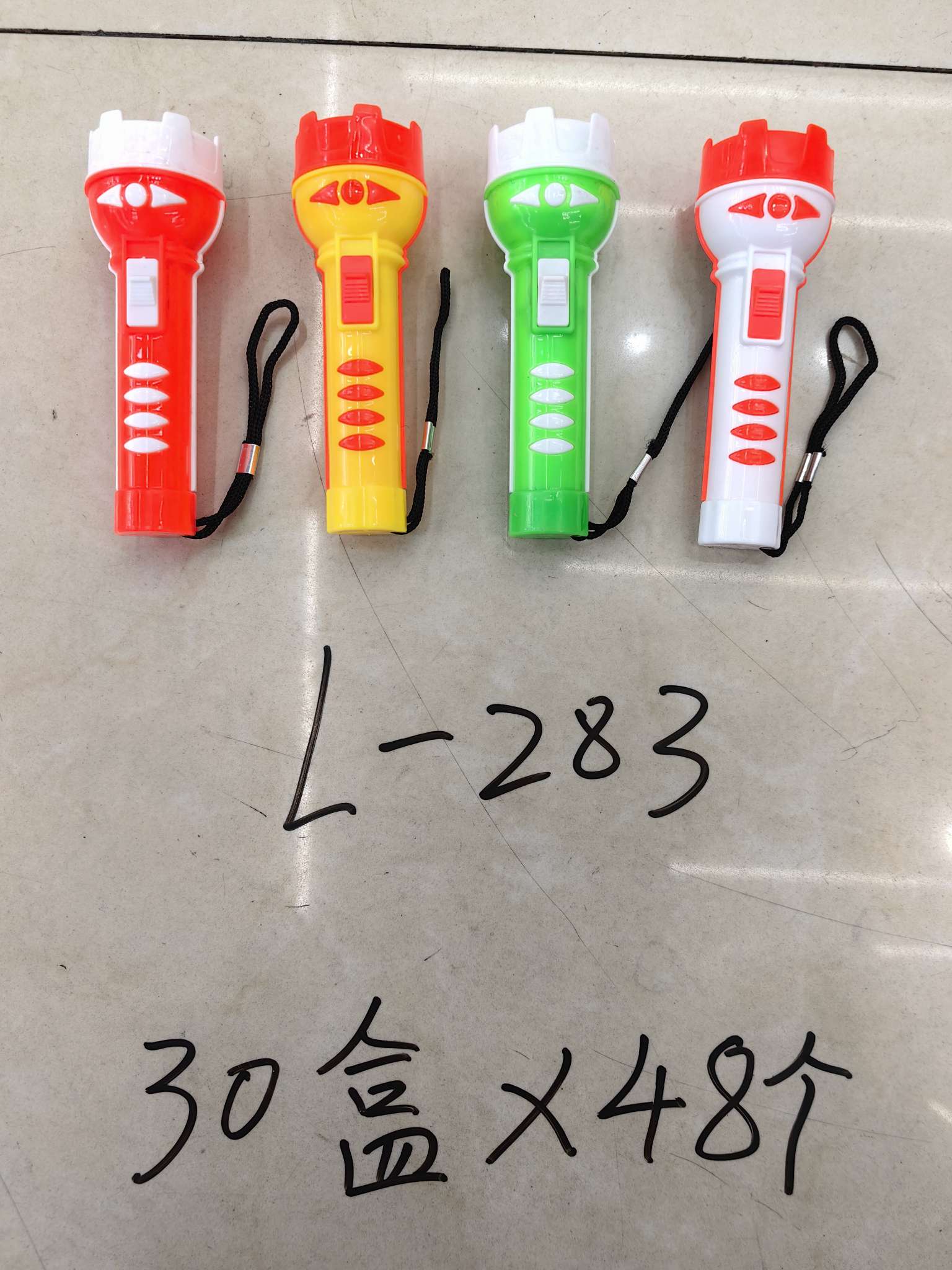 户外家用 便携大号9.8cm手电筒 塑料LED强光手电筒 新款发光手电详情图4