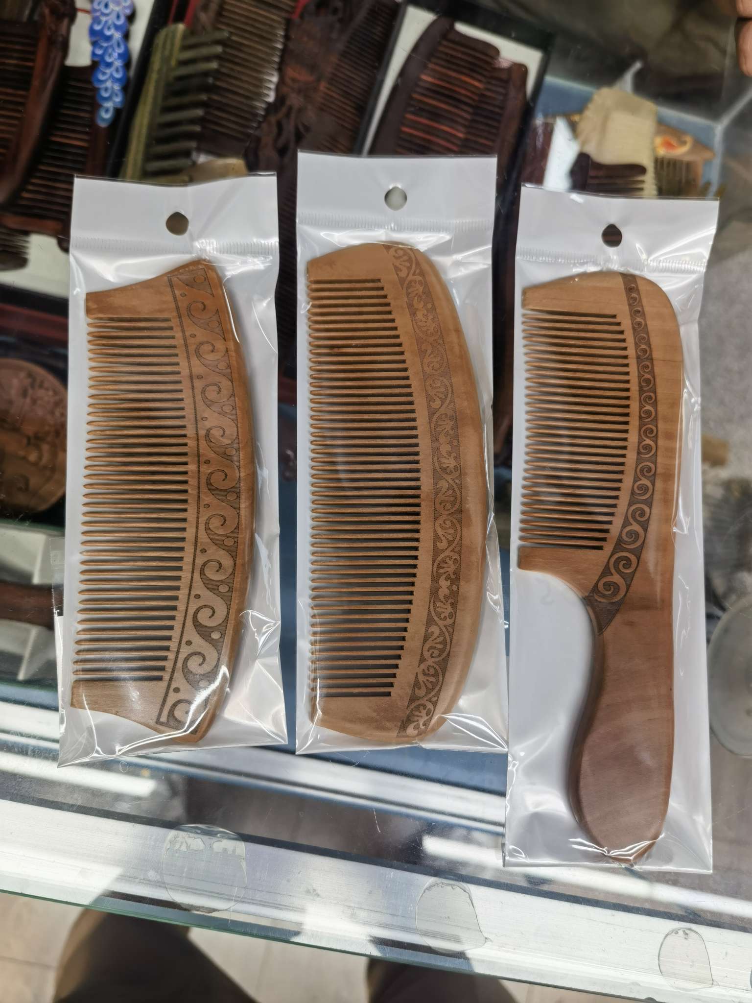 桃木梨木杏木梳便宜杂木梳9元店超市出口外贸热销可定制刻字刻花产品图