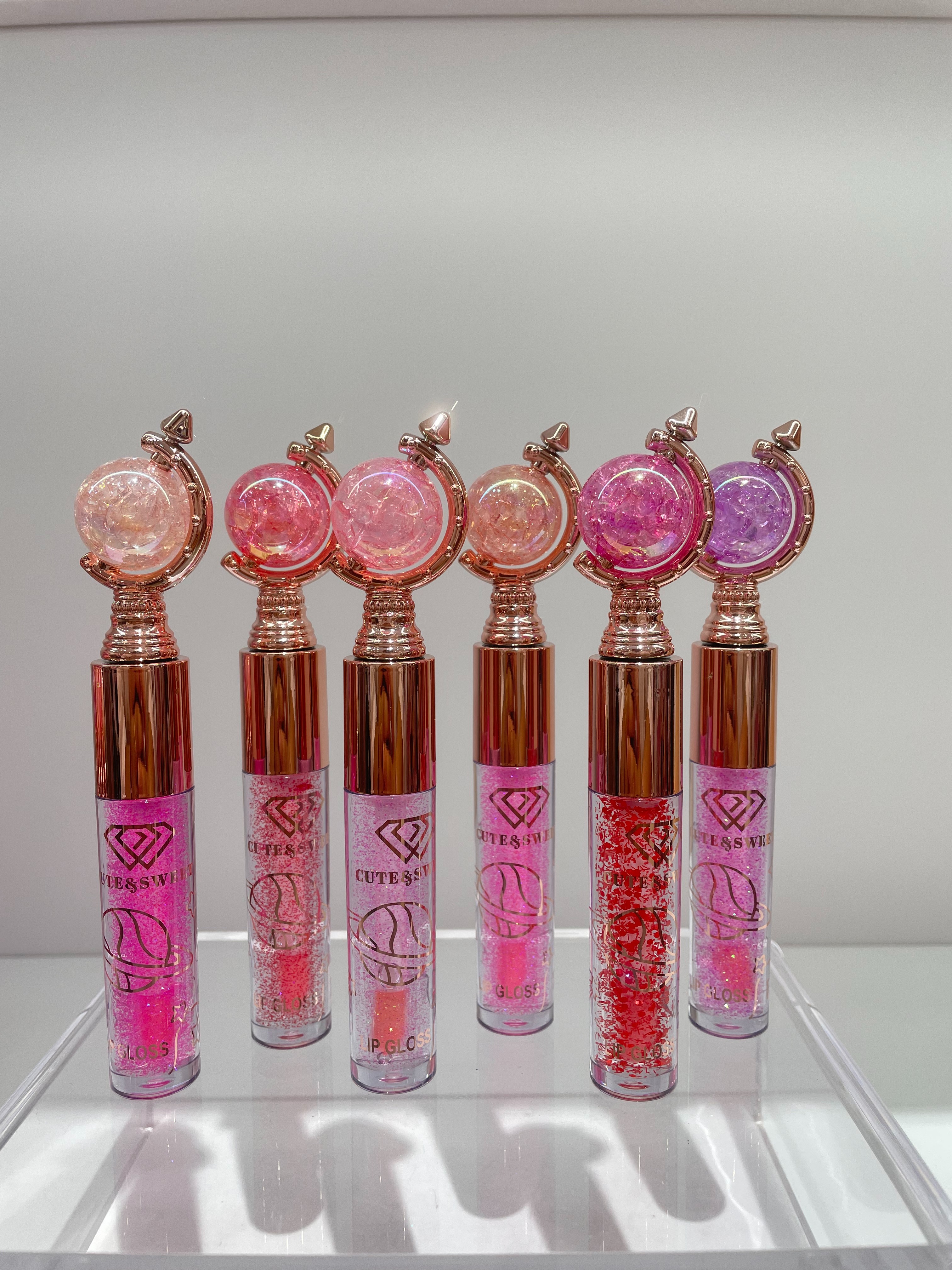 HSM Factory Store lip oil Lip Oil protects and moisturizes the lips, improves dryness, and reduces lip lines. It has a mirror-like luster, is energetic and youthful, and offers the benefit of dry lips details Picture