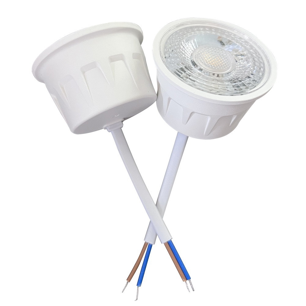 The new 7W wide-voltage, flicker-free, plastic-coated aluminum lamp cup, and pin-free small LED spotlight are suitable for use in shopping malls