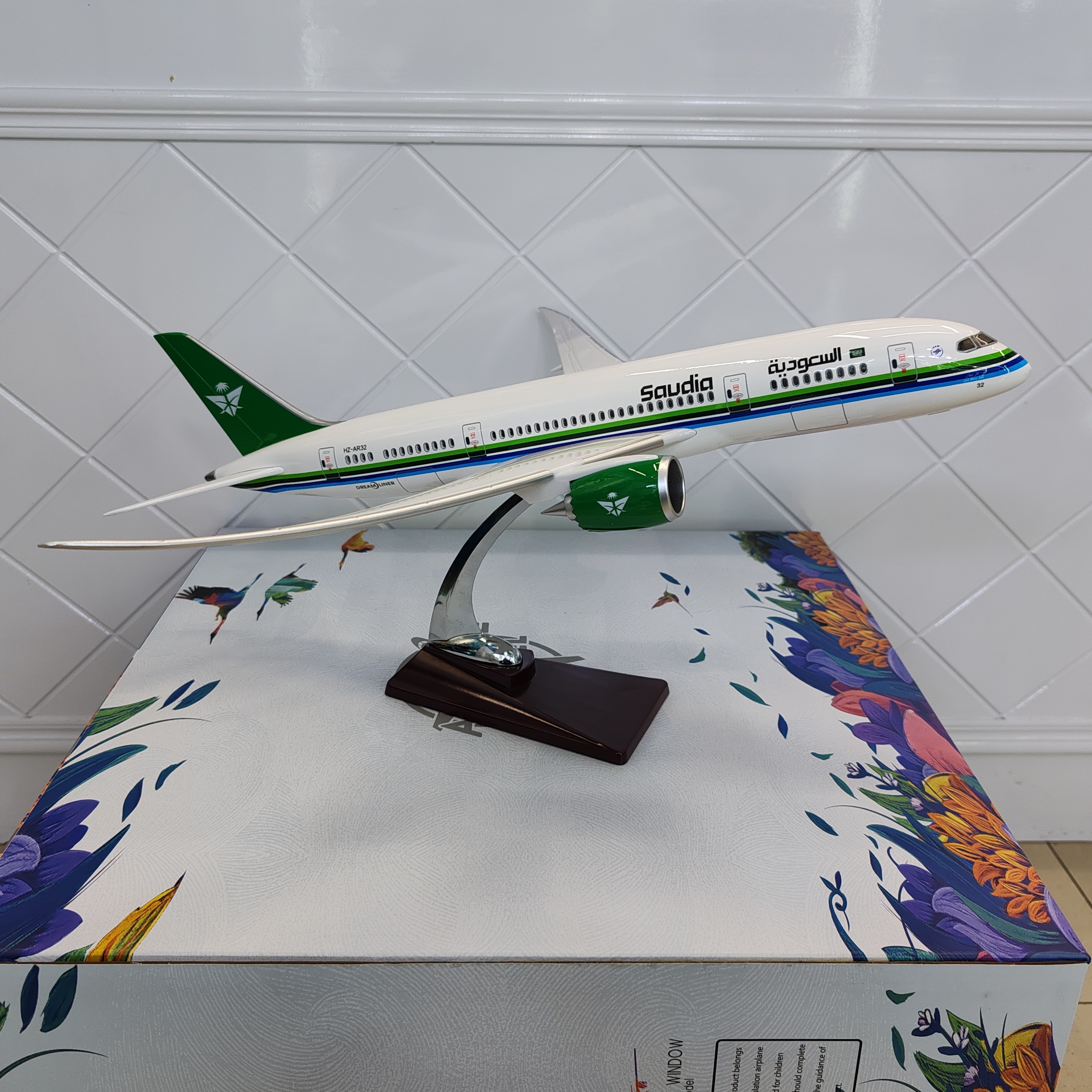 飞机模型（B787-8沙特航空新logo飞机模型）仿真飞机模型 ABS合成工程树脂飞机模型  航空 模型 合金模型详情2