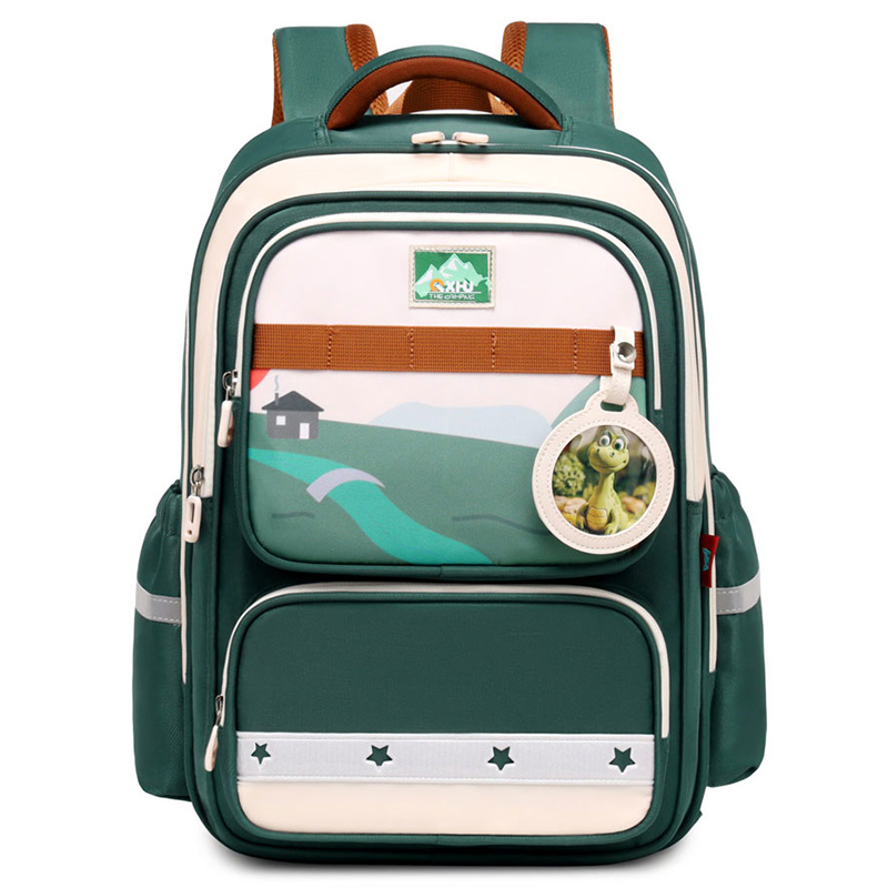Meifang Bags and Yiding Bag Industry's new schoolbag is a lightweight and lightweight backpack for primary school students in grades 3 to 6 Application Scenario