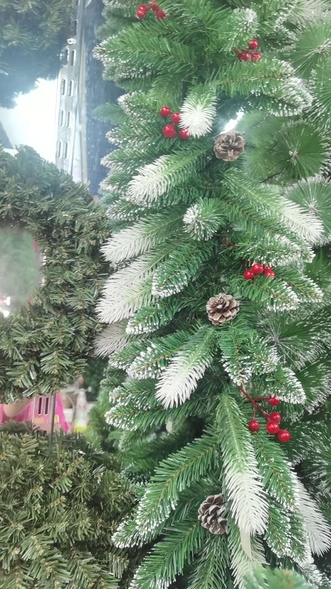 本厂家直销各种规格圣诞树，PE混合树，松针树，雪花树，花环，藤条等等系列产品图