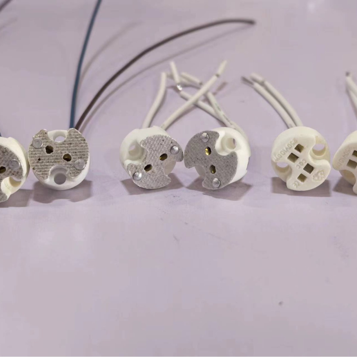 Ceramic lamp head lamp base, halogen lamp base, MR16 lamp base with 10cm line chandelier, led light source accessories manufacturer wholesale