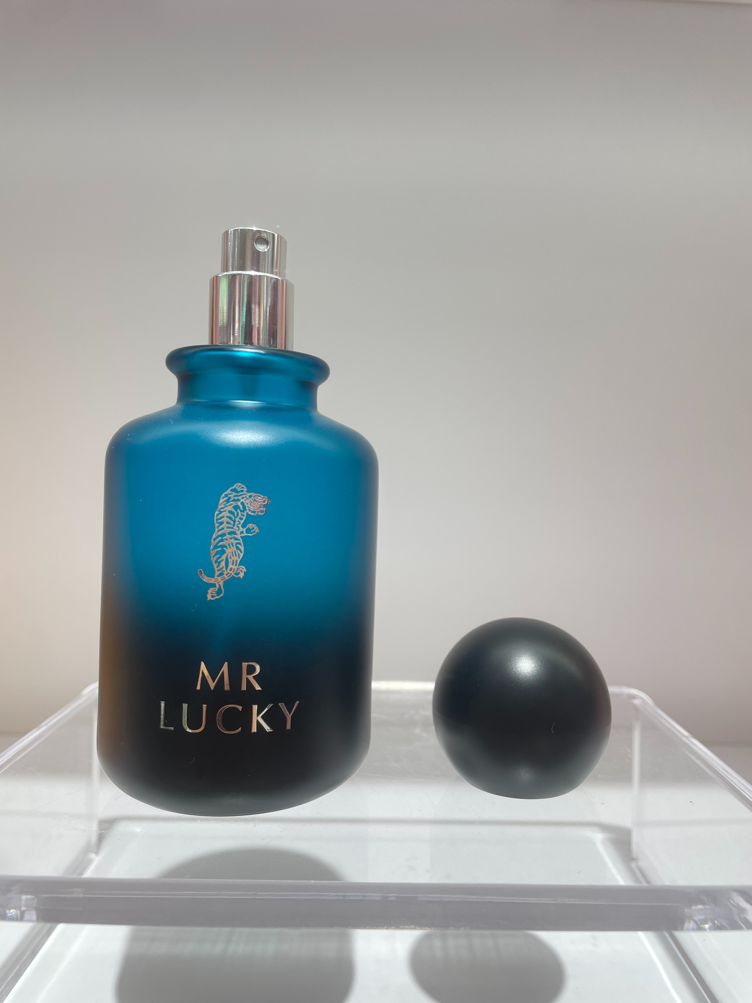 MISS LUCKY, a 100ML cross-border bestseller from the factory, exudes a unique charm without being ostentatious. Perfumes Item Picture