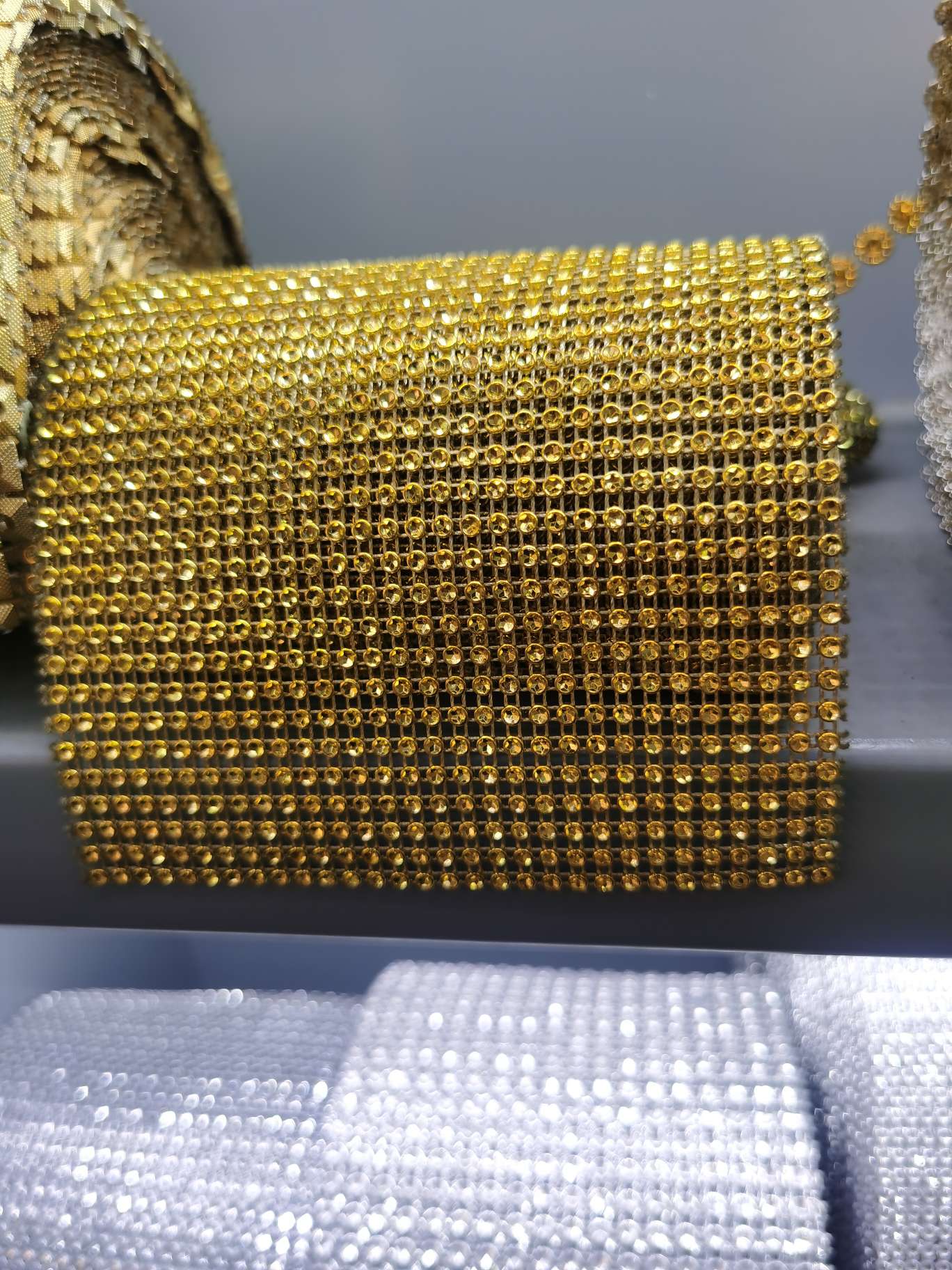 4mm imitation diamond row diamond series Christmas handicrafts and wedding supplies, furniture decoration, each roll is 9 meters long Item Picture