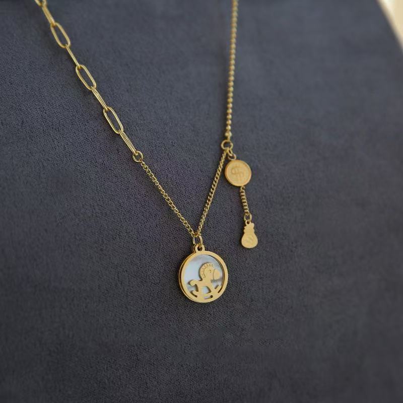 新款马上有钱美元圆牌轻奢高级金色钛钢项链真空电镀工艺不掉色