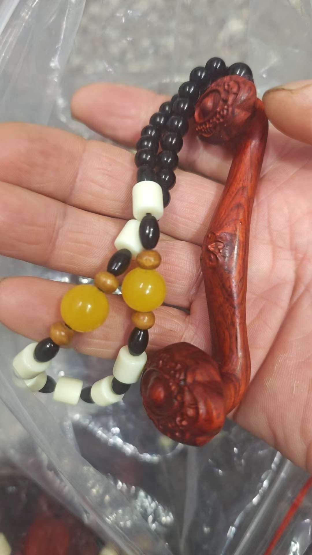 紫檩木雕刻葫芦，观音，如意，把把壶，貉䝗，文玩文玩手把件。文玩。任意把玩。采用天然紫檩木精心雕刻而成，把玩时间越久越光亮细节图