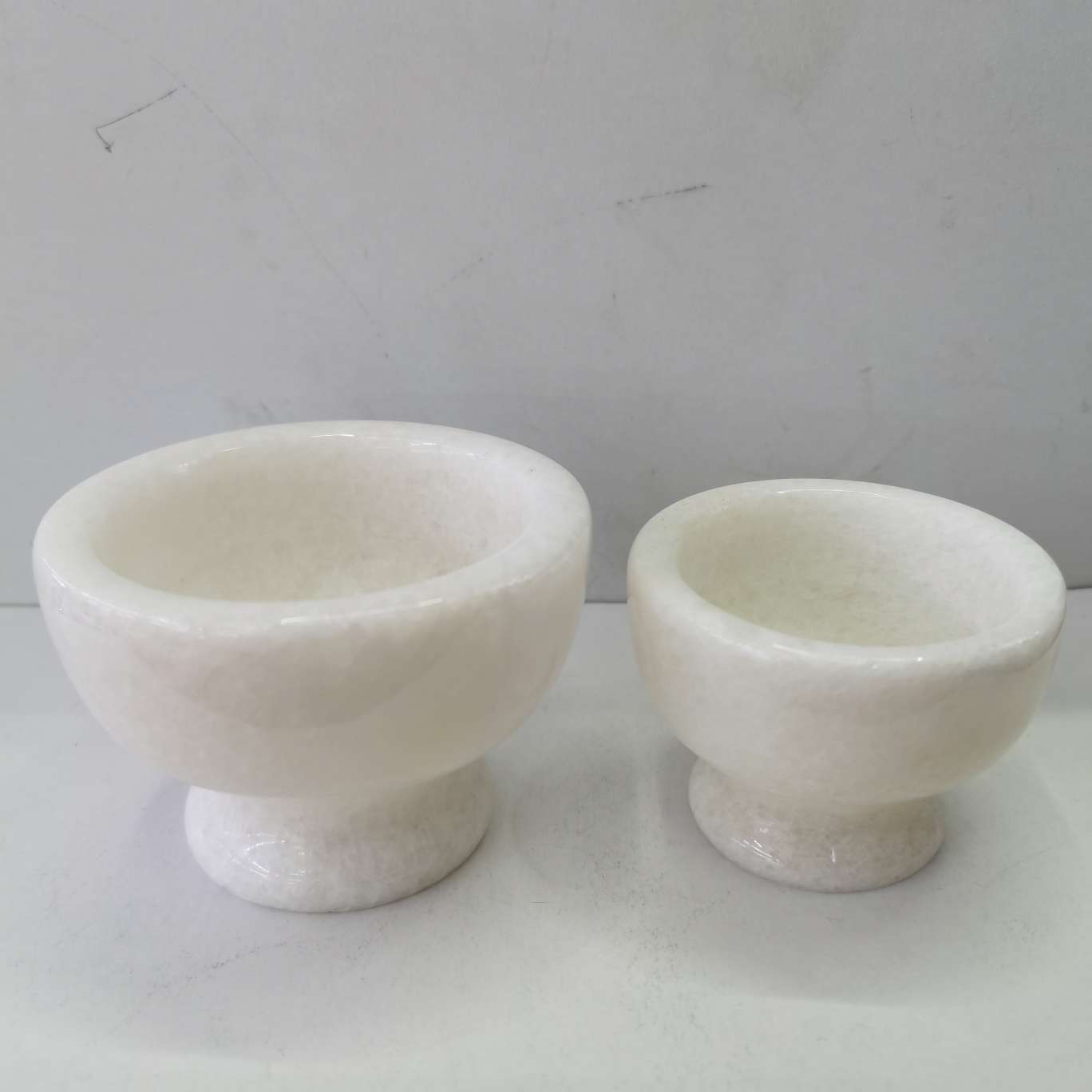 Natural stone handicrafts, cup and bowl-shaped decorative trays, gift stone trays, utensils, white series, high-end, simple and elegant Application Scenario