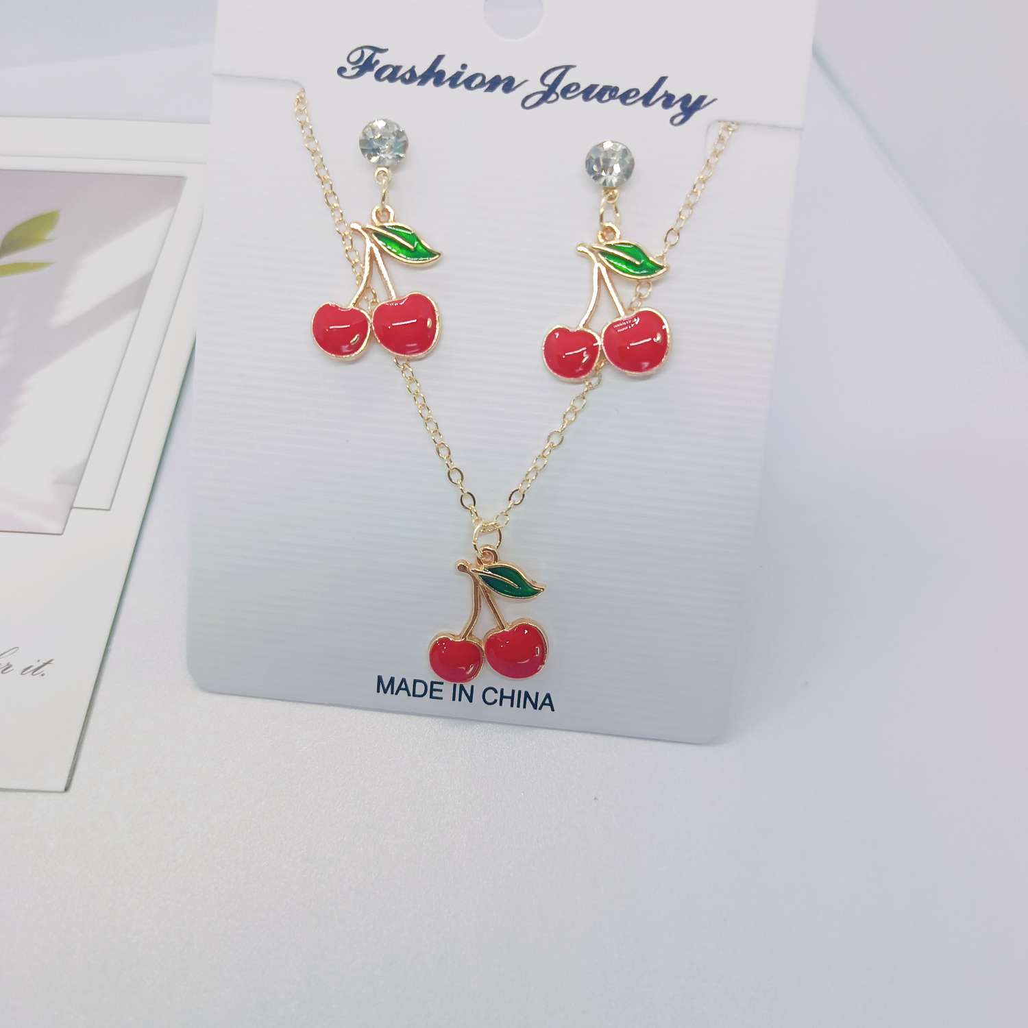 A set of fresh and sweet cherry earrings and necklaces from Amazon, a popular cross-border bestseller in Europe and America. The fruits are simple and fashionable, with oil drops and diamonds. Wholesale from the manufacturer Item Picture