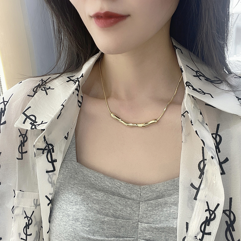 义乌爆款轻奢T家时尚女简约竹节项链欧美跨境设计饰品质感锁骨链义乌爆款轻奢T家时尚女简约竹节项链欧美跨境设计饰品质感锁骨链