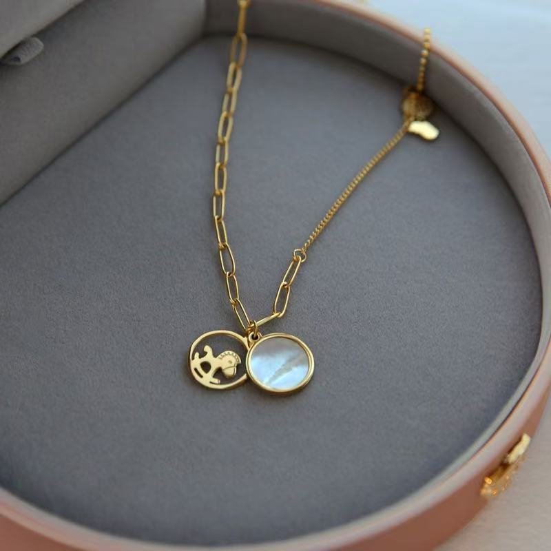 新款马上有钱美元圆牌轻奢高级金色钛钢项链真空电镀工艺不掉色产品图