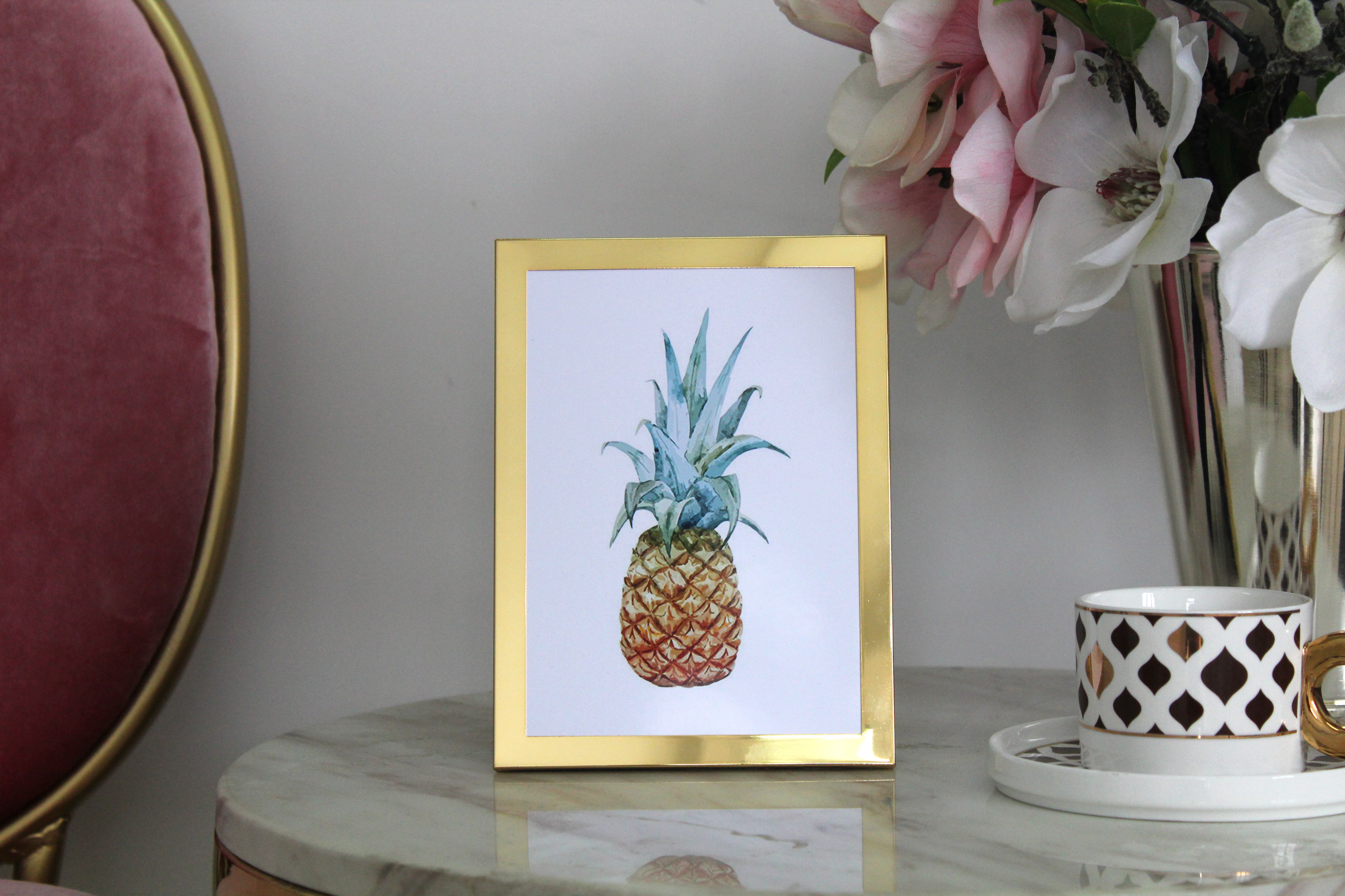 Yiwu Dawei DW-12501 modern, simple, exquisite and classic metal photo frame Application Scenario