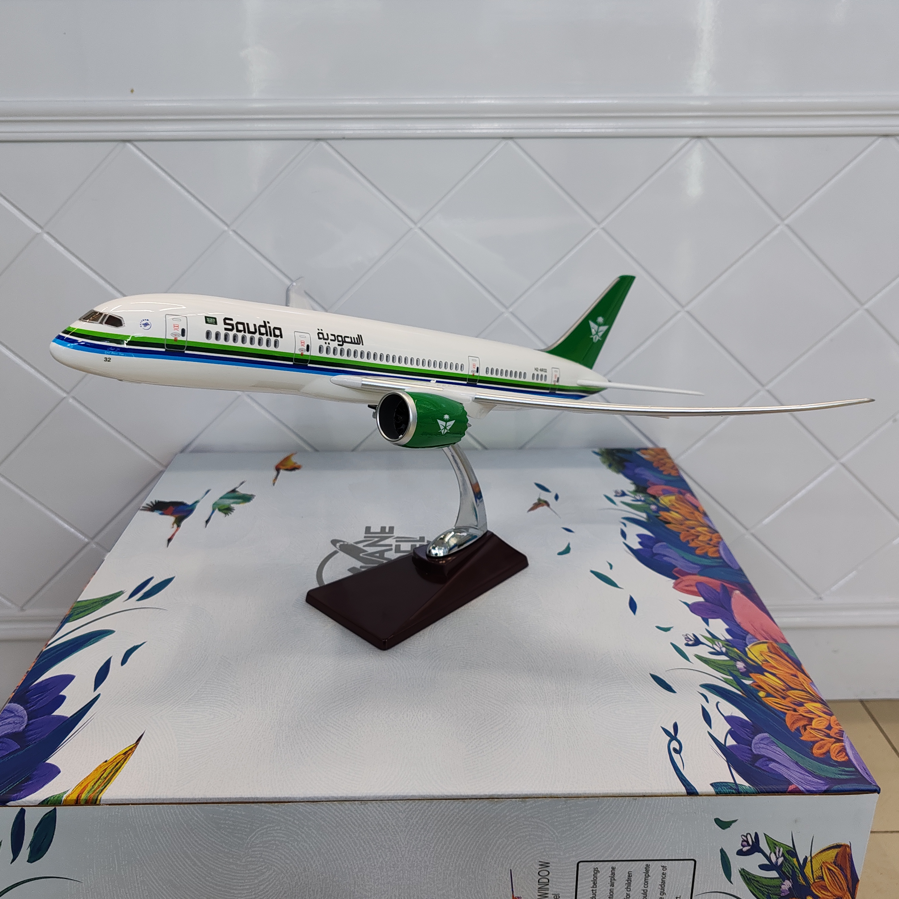 飞机模型（B787-8沙特航空新logo飞机模型）仿真飞机模型 ABS合成工程树脂飞机模型  航空 模型 合金模型详情3