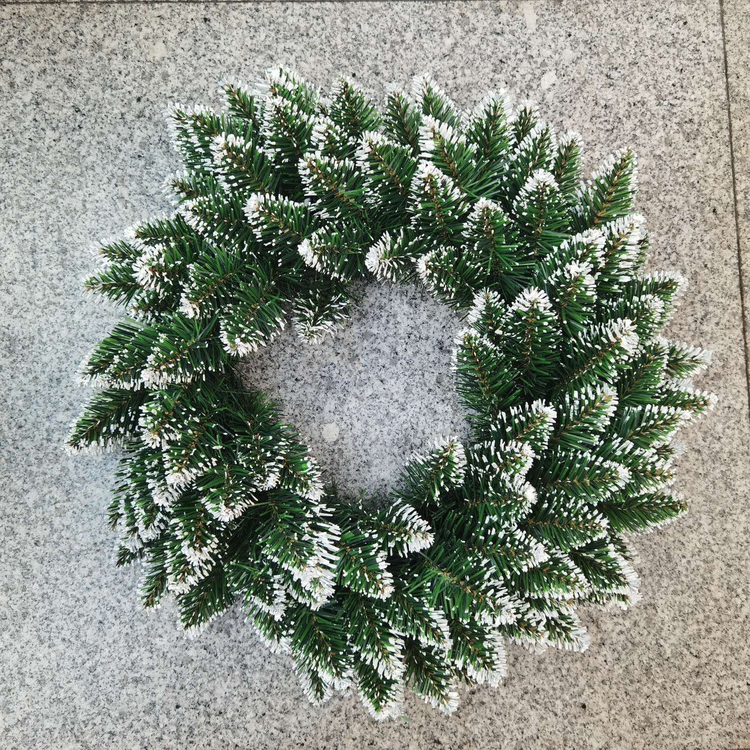 本厂家直销各种规格圣诞树，花环，藤条，PE混合树，松针树，植绒树系列